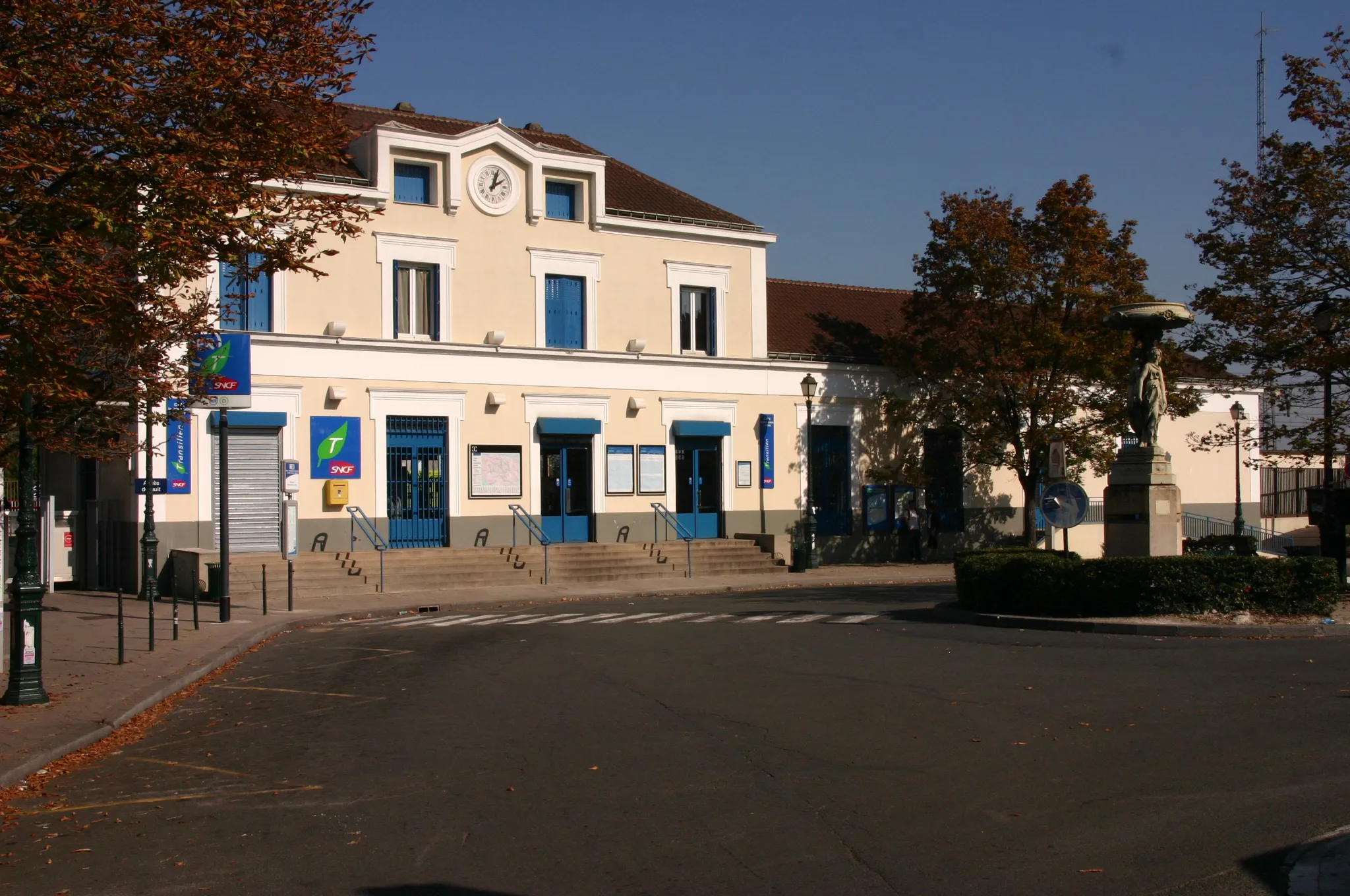 Photo showing: La Gare de Montgeron-Crone, Montgeron (Essonne, Île-de-France, France).