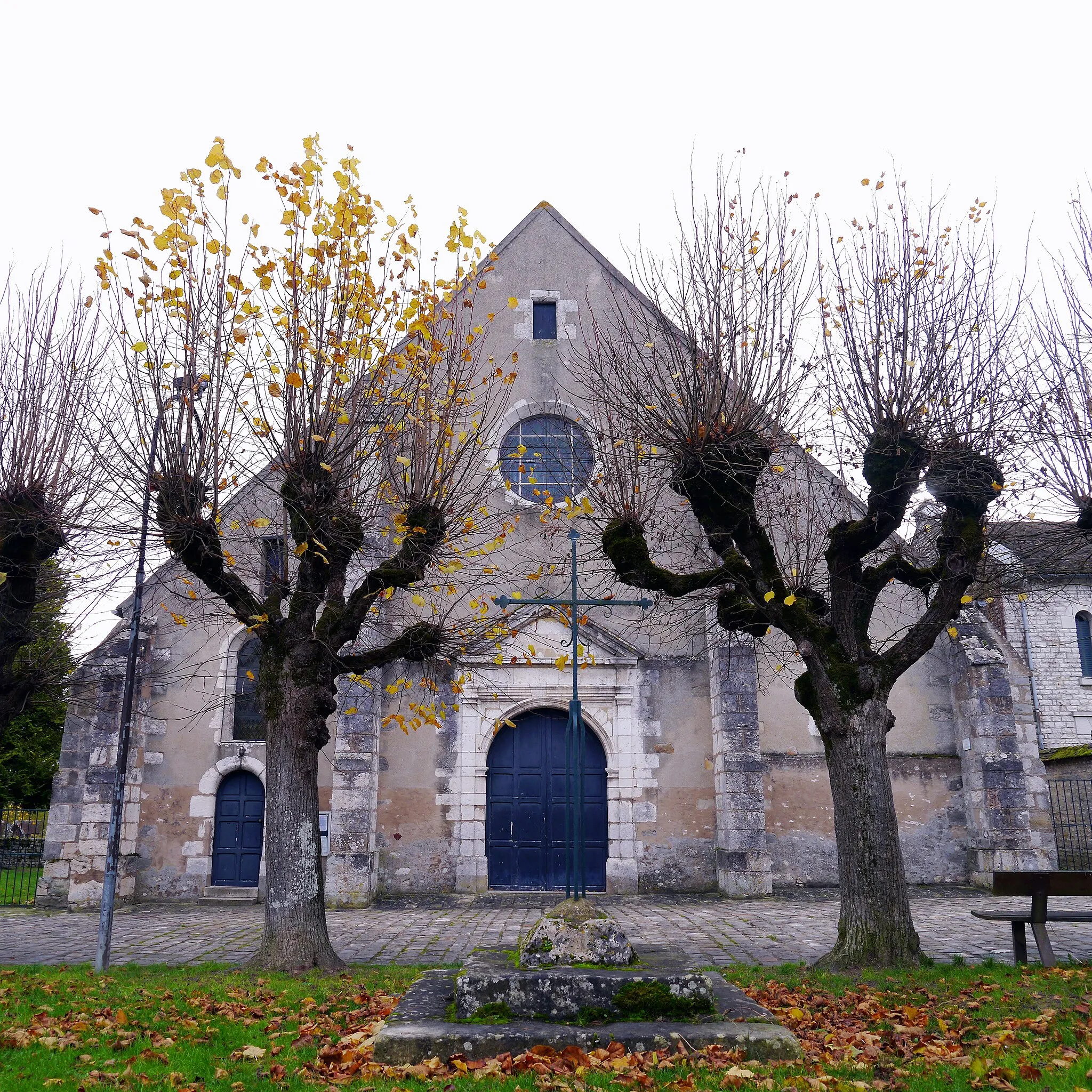 Photo showing: Montigny-sur-Loing, Seine-et-Marne, France. Église Saint-Pierre-et-Saint-Paul.