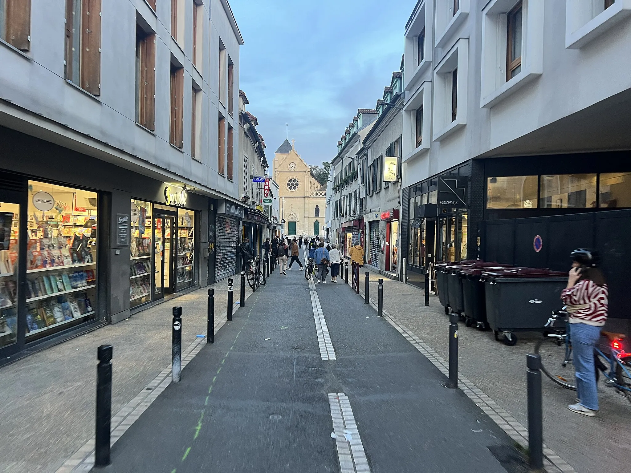 Photo showing: Rue de l'Église, Montreuil en Seine-Saint-Denis.