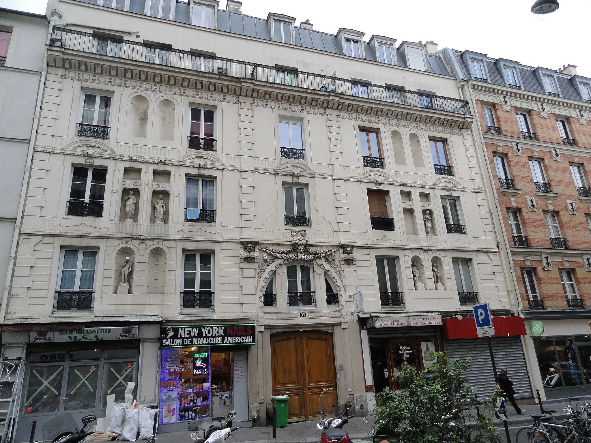 Photo showing: Building 52 rue de Montreuil - Paris 11 - France - general view