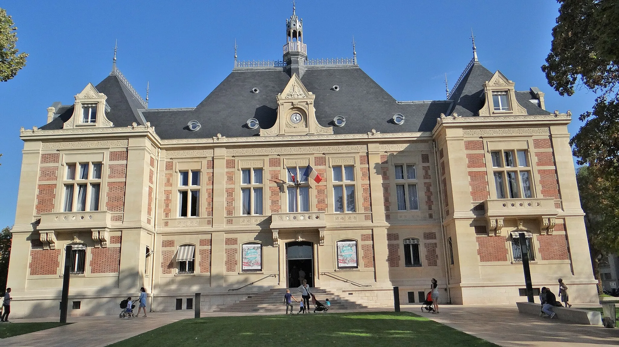 Photo showing: Hôtel de Ville (restauré en 2018), Montrouge, vue du Beffroi