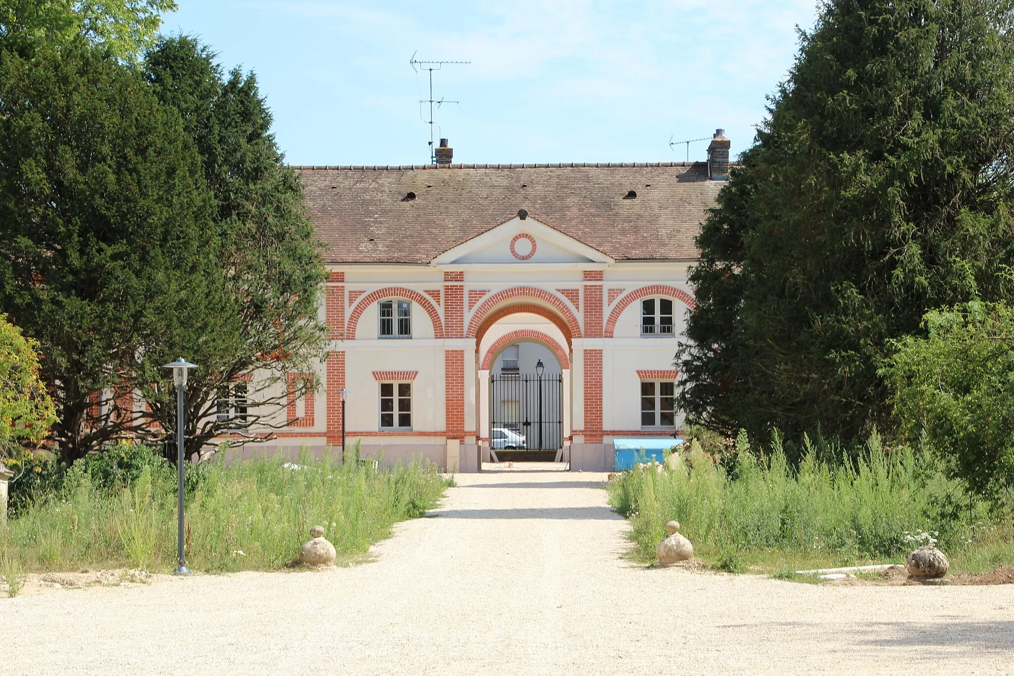Photo showing: Morigny castle in Morigny-Champigny, France