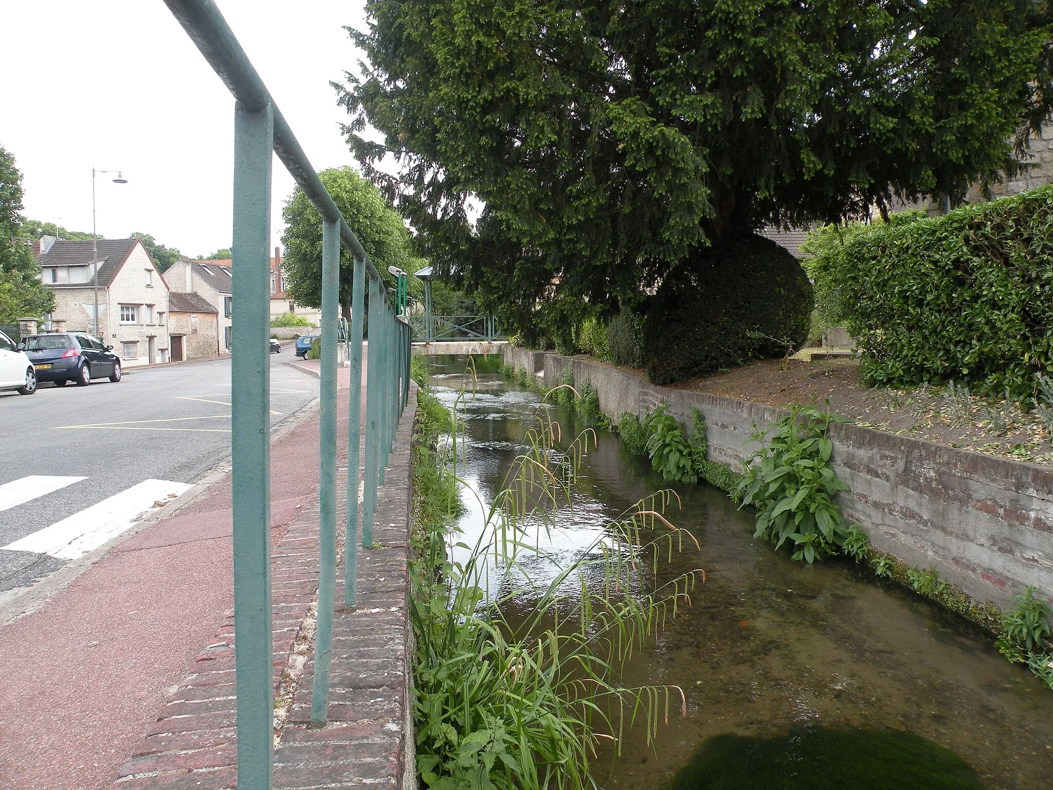 Photo showing: rû du roy, dit rû de Presles à Mours, Val d'Oise France