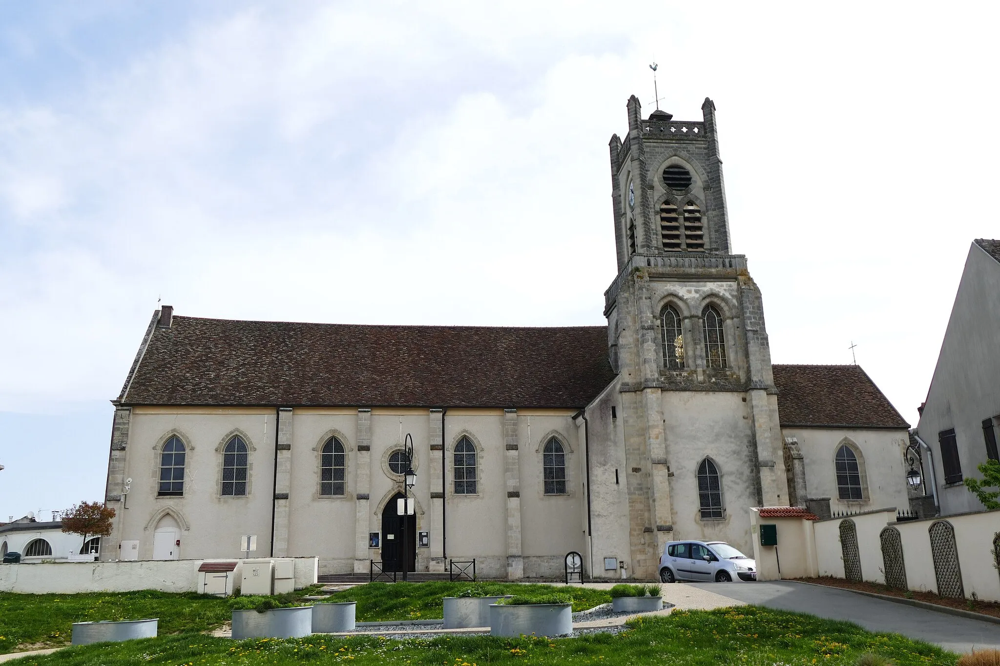 Photo showing: Saint-Nicolas' church in Neauphle-le-Château (Yvelines, Île-de-France, France).