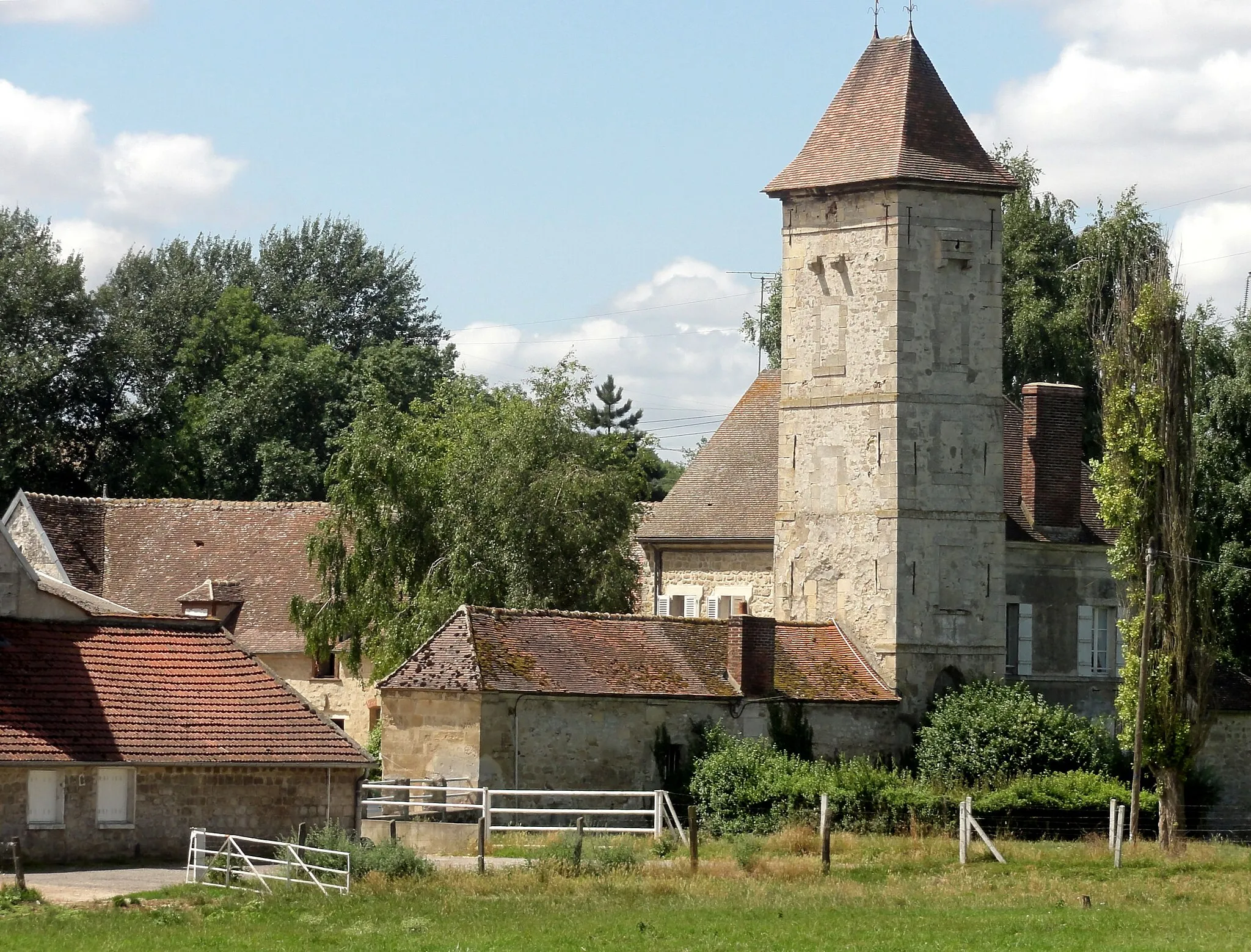 Photo showing: Ferme de Launay, tour de Santeuil