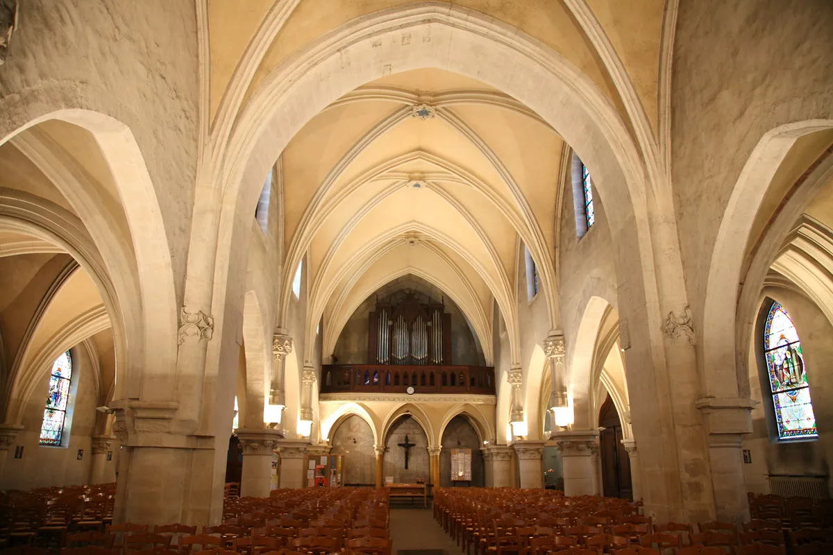 Photo showing: Intérieur de l'église St Saturnin. Photographie Mathieu Génon