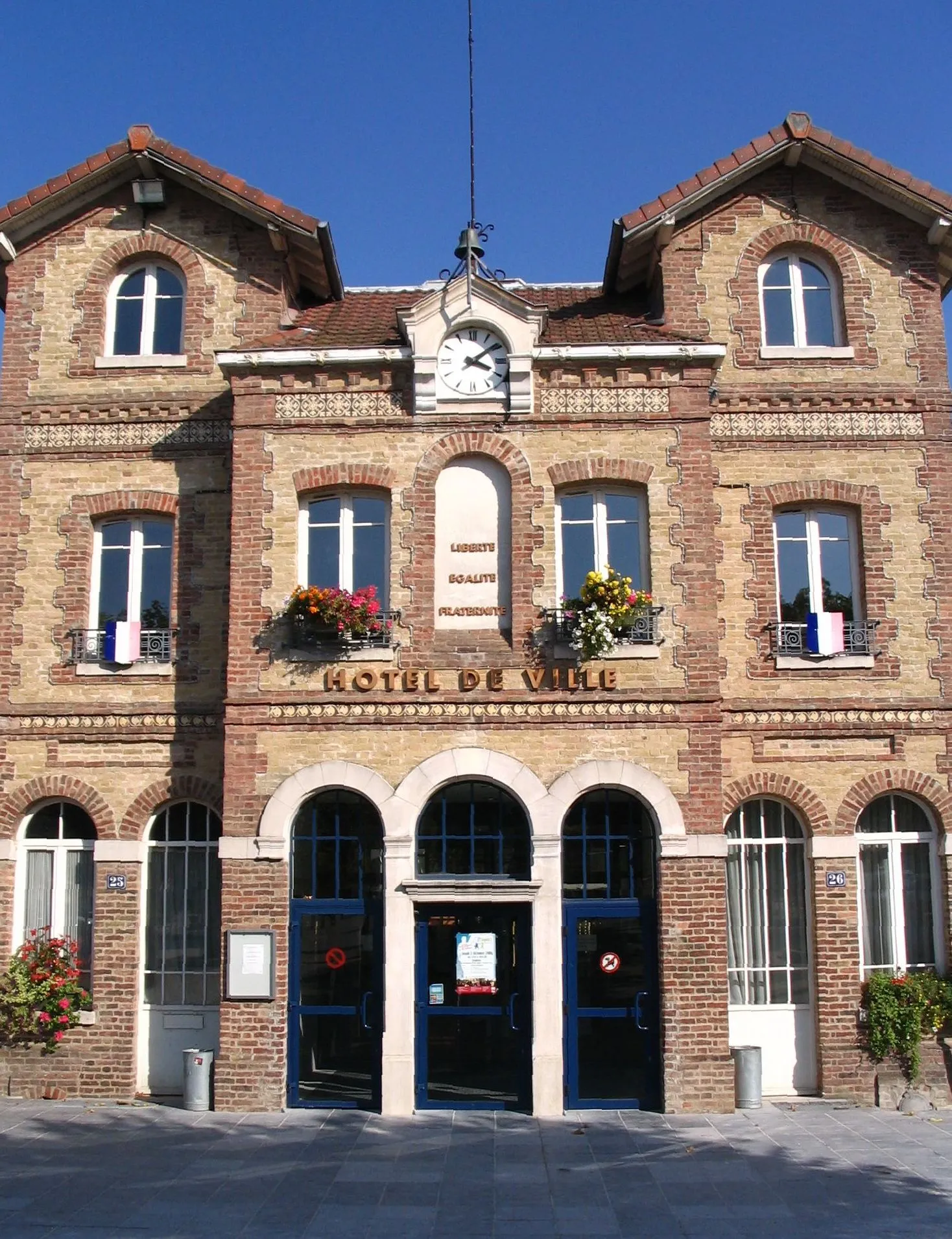 Photo showing: The town hall of Noisiel, Seine-et-Marne, France.