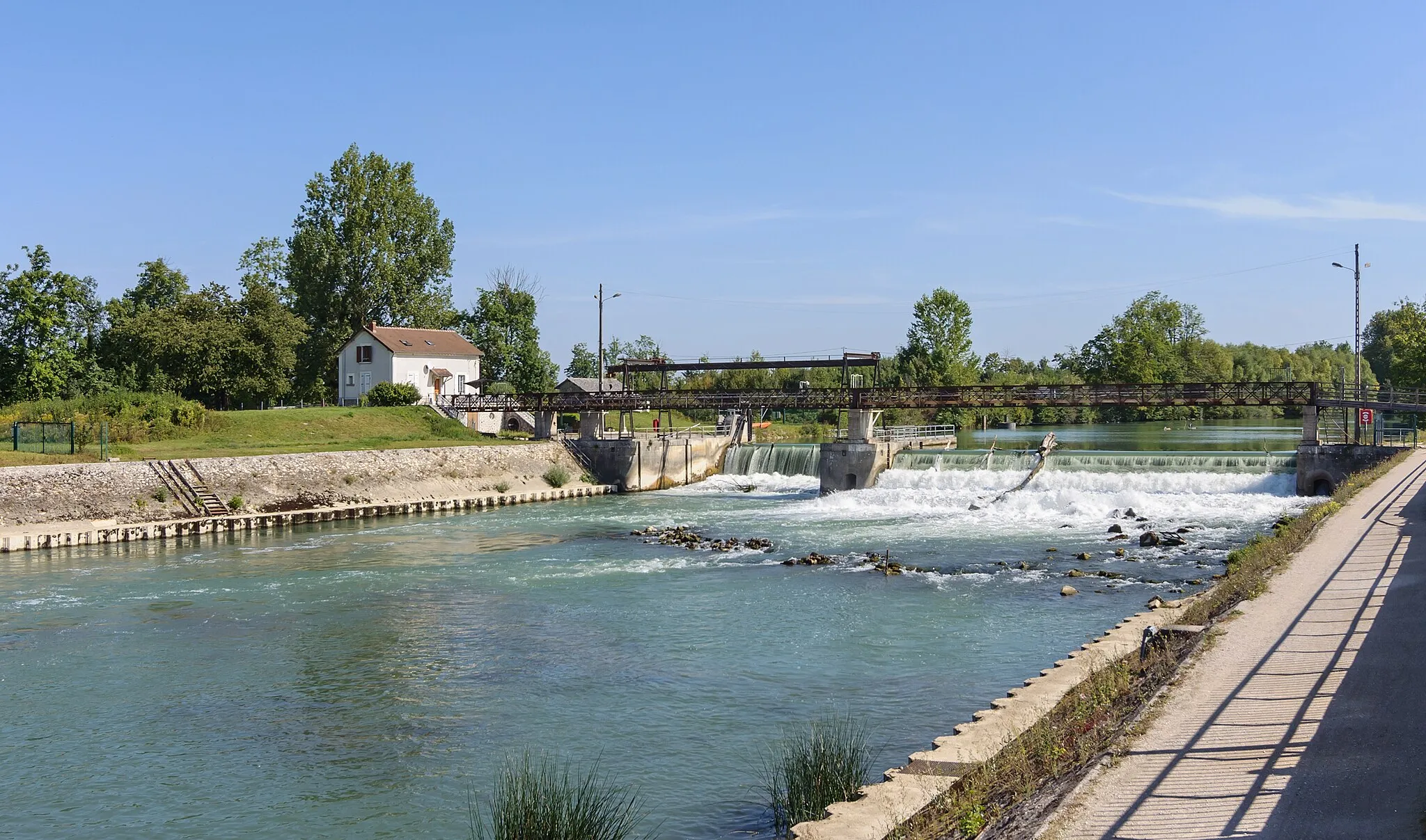 Photo showing: Dam of Noisiel on the Marne river, Seine-et-Marne, France.