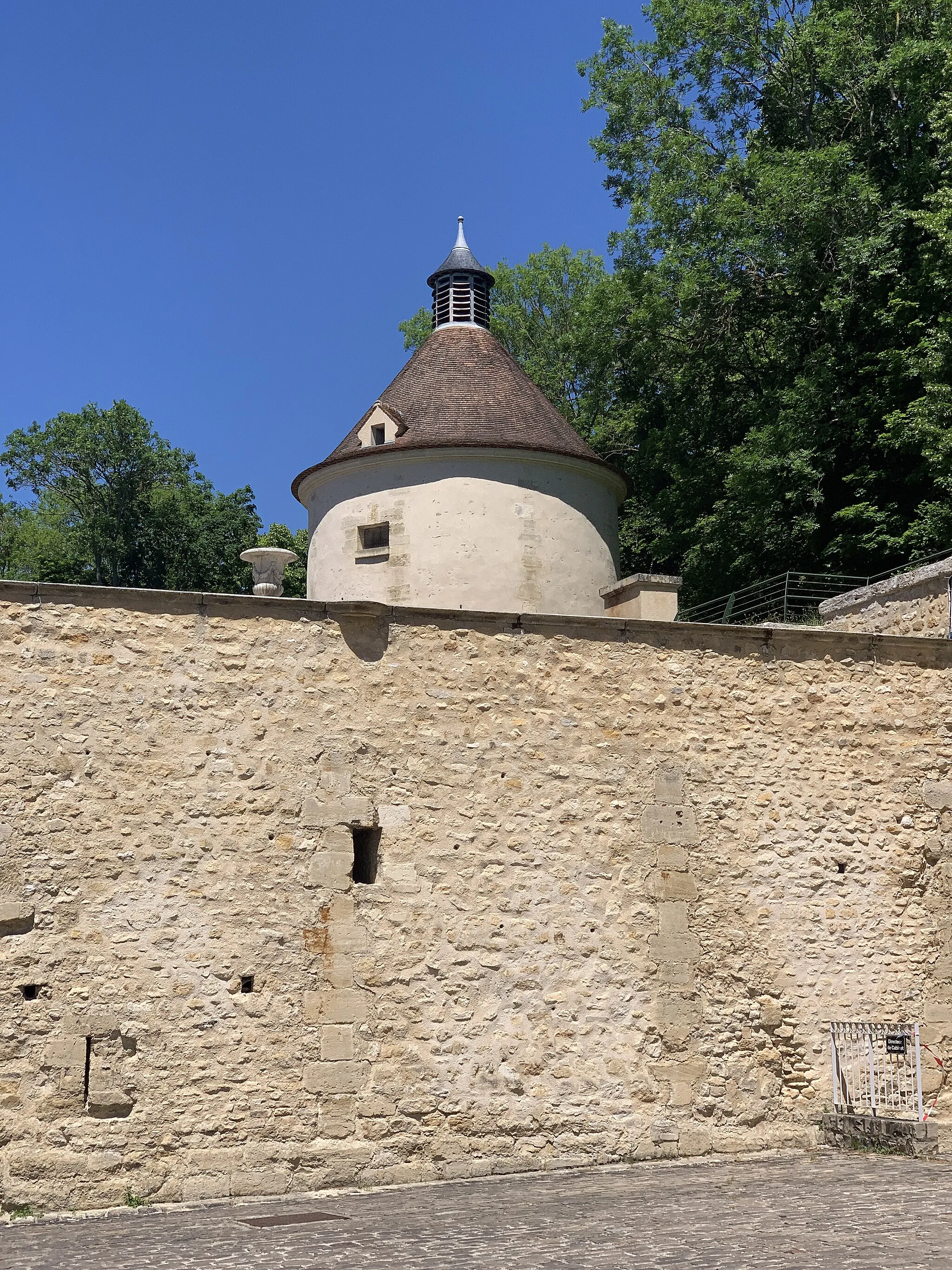 Photo showing: Pigeonnier du château de Gronchy, Osny.