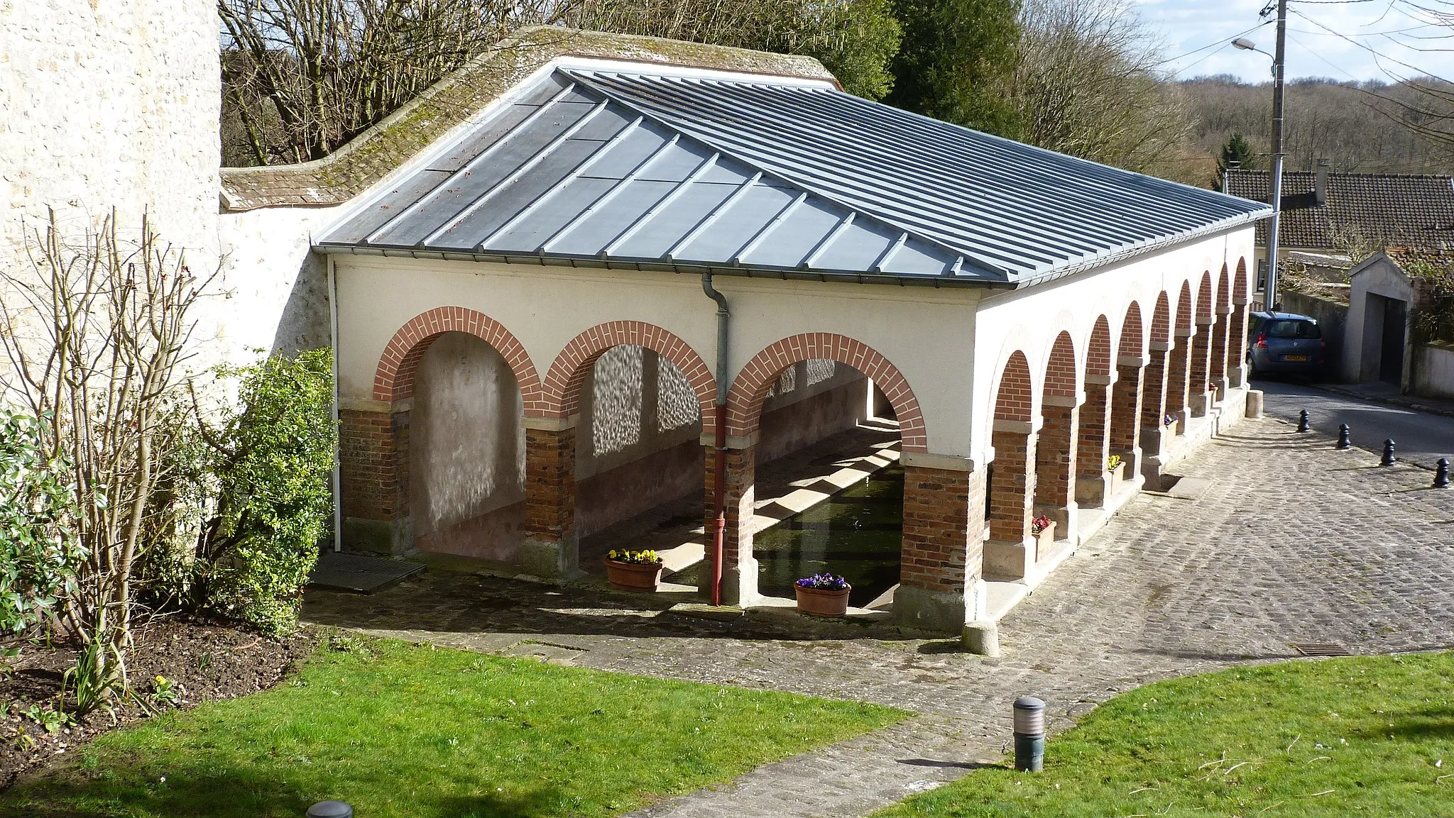 Photo showing: Lavoir sur la commune française d'Ozouer-le-Voulgis, vue d'extérieur, prise en Janvier 2015