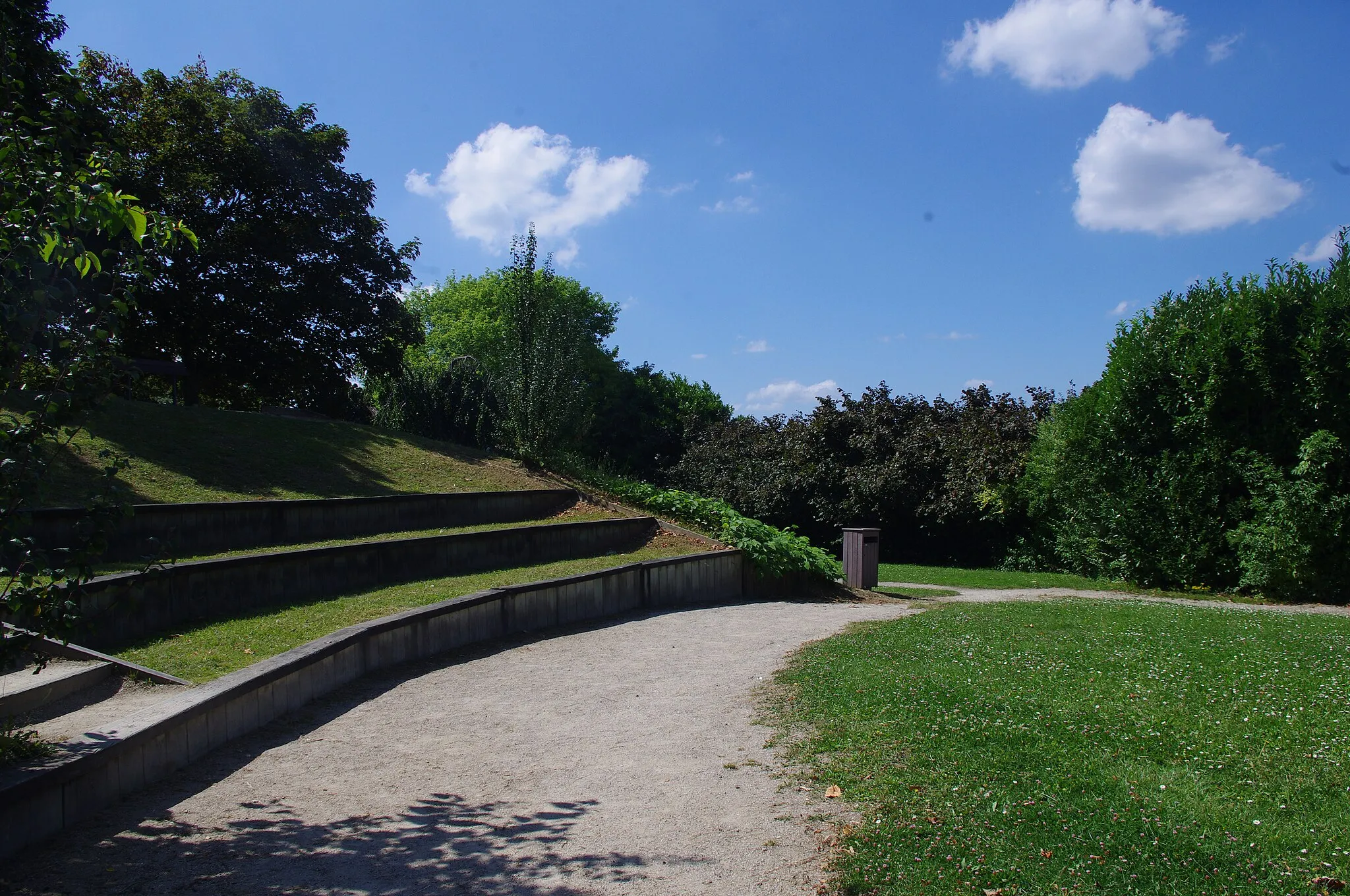 Photo showing: Parc Gaston-Jankiewicz de Paray-Vieille-Poste.
