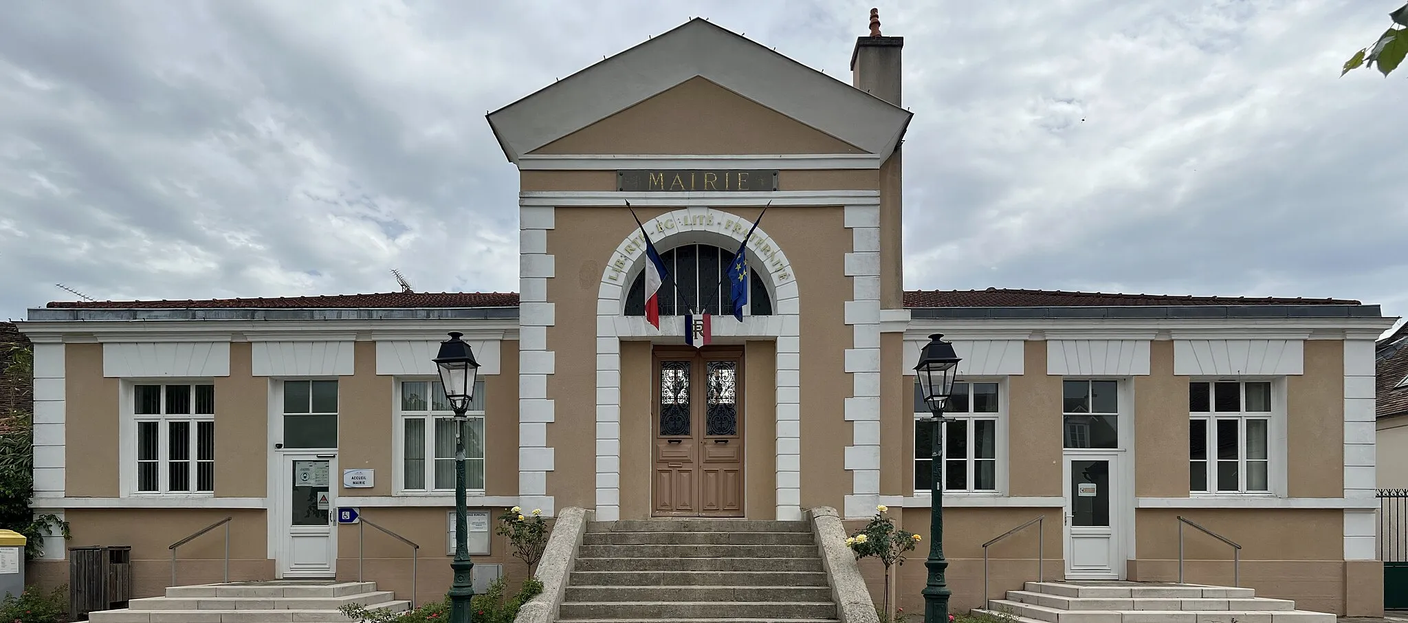 Photo showing: Mairie de Périgny-sur-Yerres.