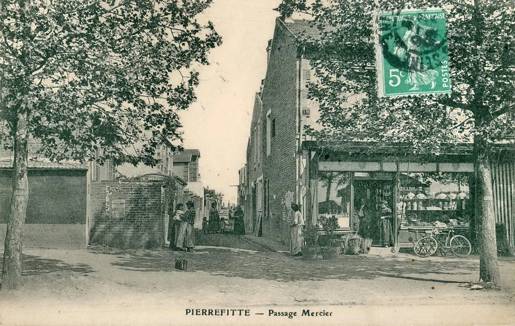 Photo showing: Carte postale ancienne sans nom d'éditeur Pierrefitte-sur-Seine : Passage Mercier