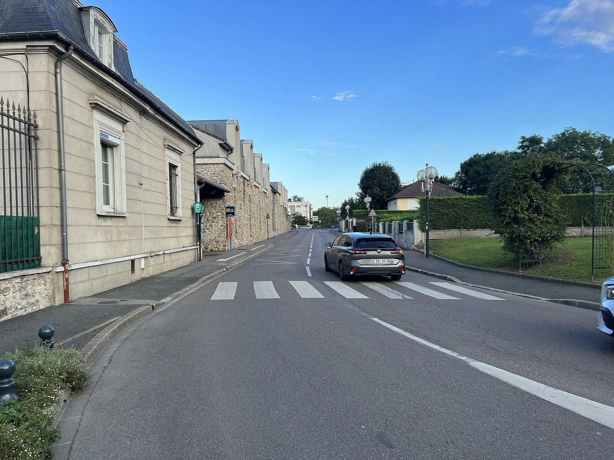 Photo showing: Avenue de la République, Pontault-Combault.