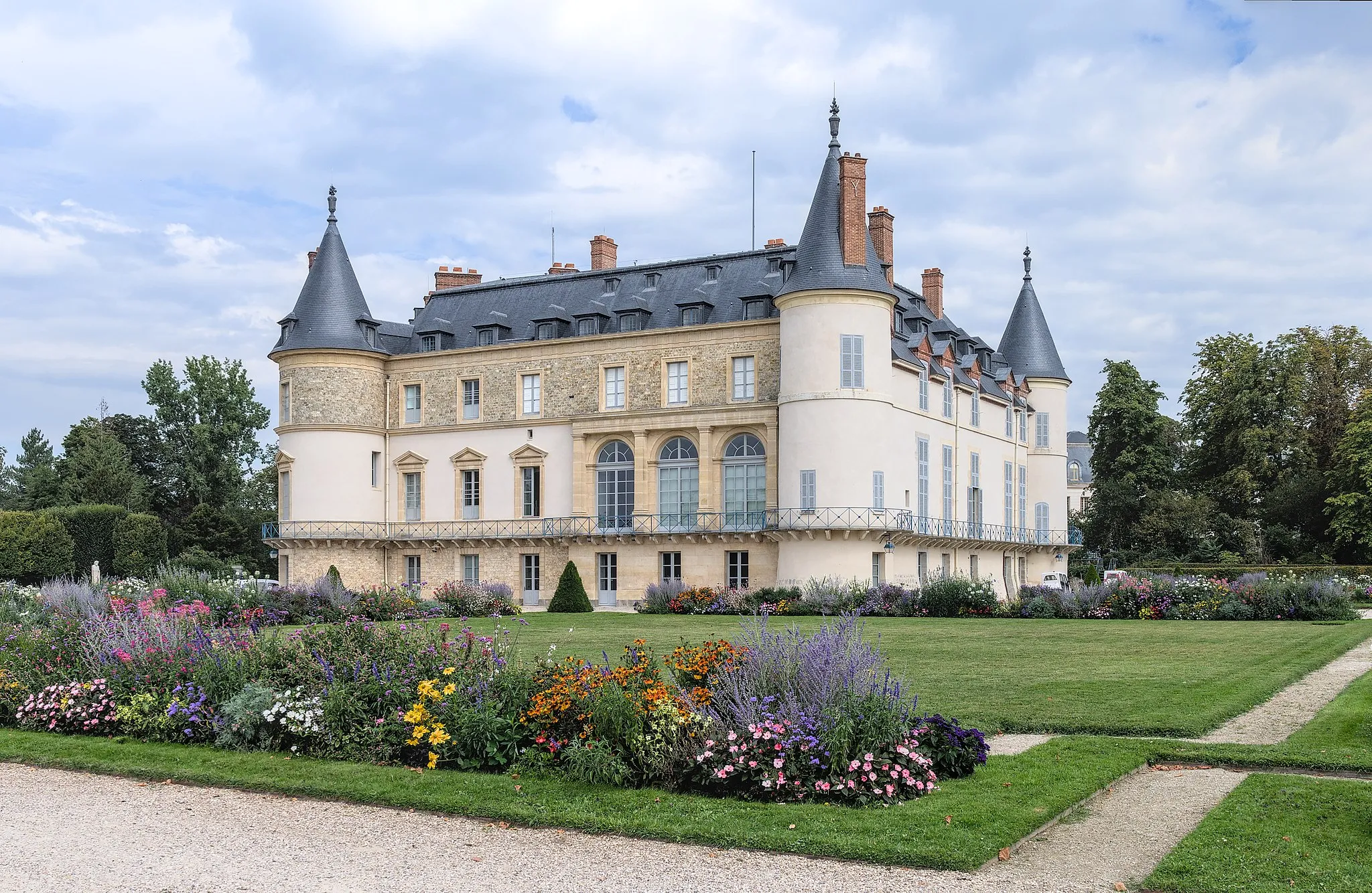 Photo showing: This building is en partie classé, en partie inscrit au titre des monuments historiques de la France. It is indexed in the base Mérimée, a database of architectural heritage maintained by the French Ministry of Culture, under the references PA00087581 and IA00051767 .