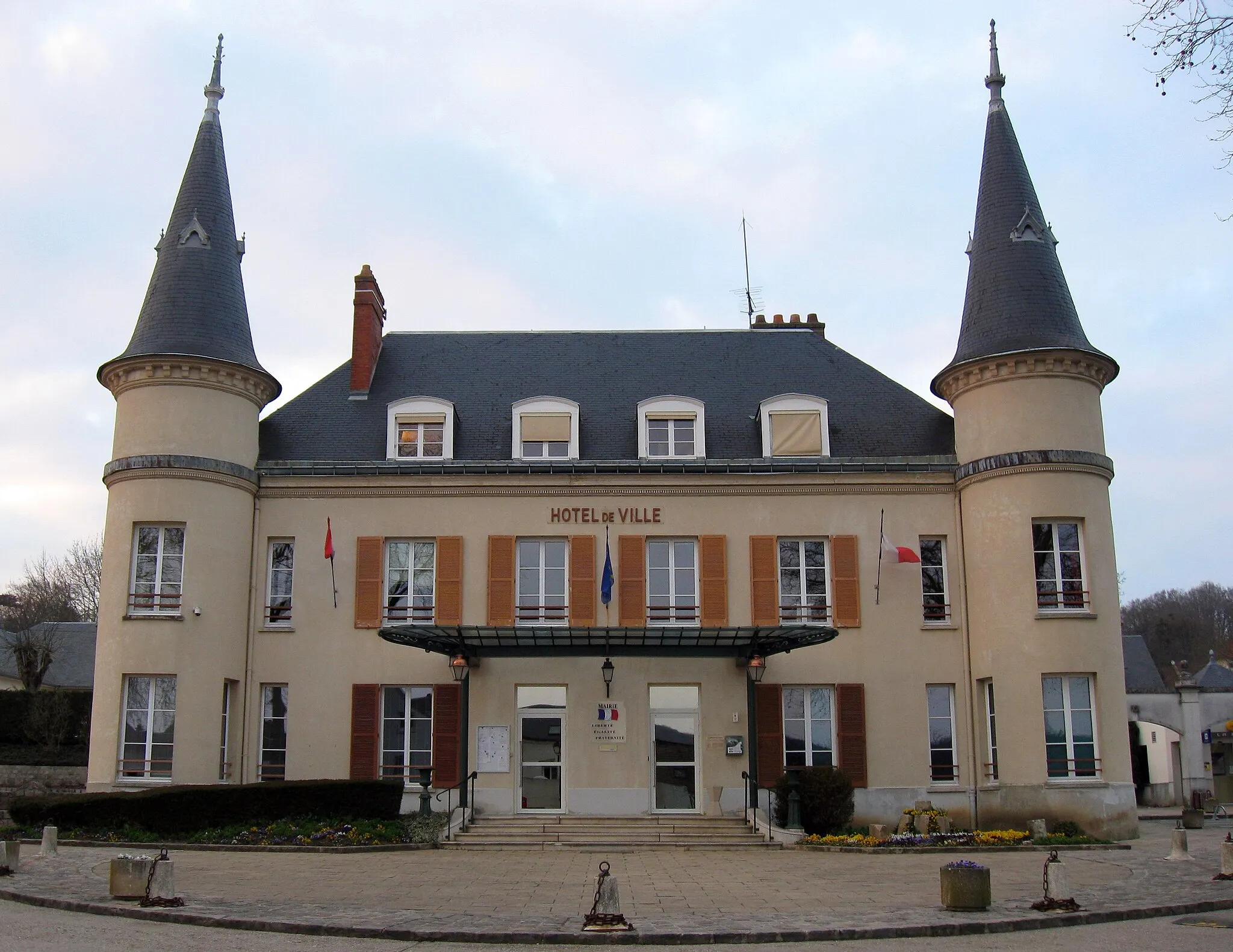 Photo showing: Mairie de Saint-Chéron. (Essonne, région Île-de-France).
