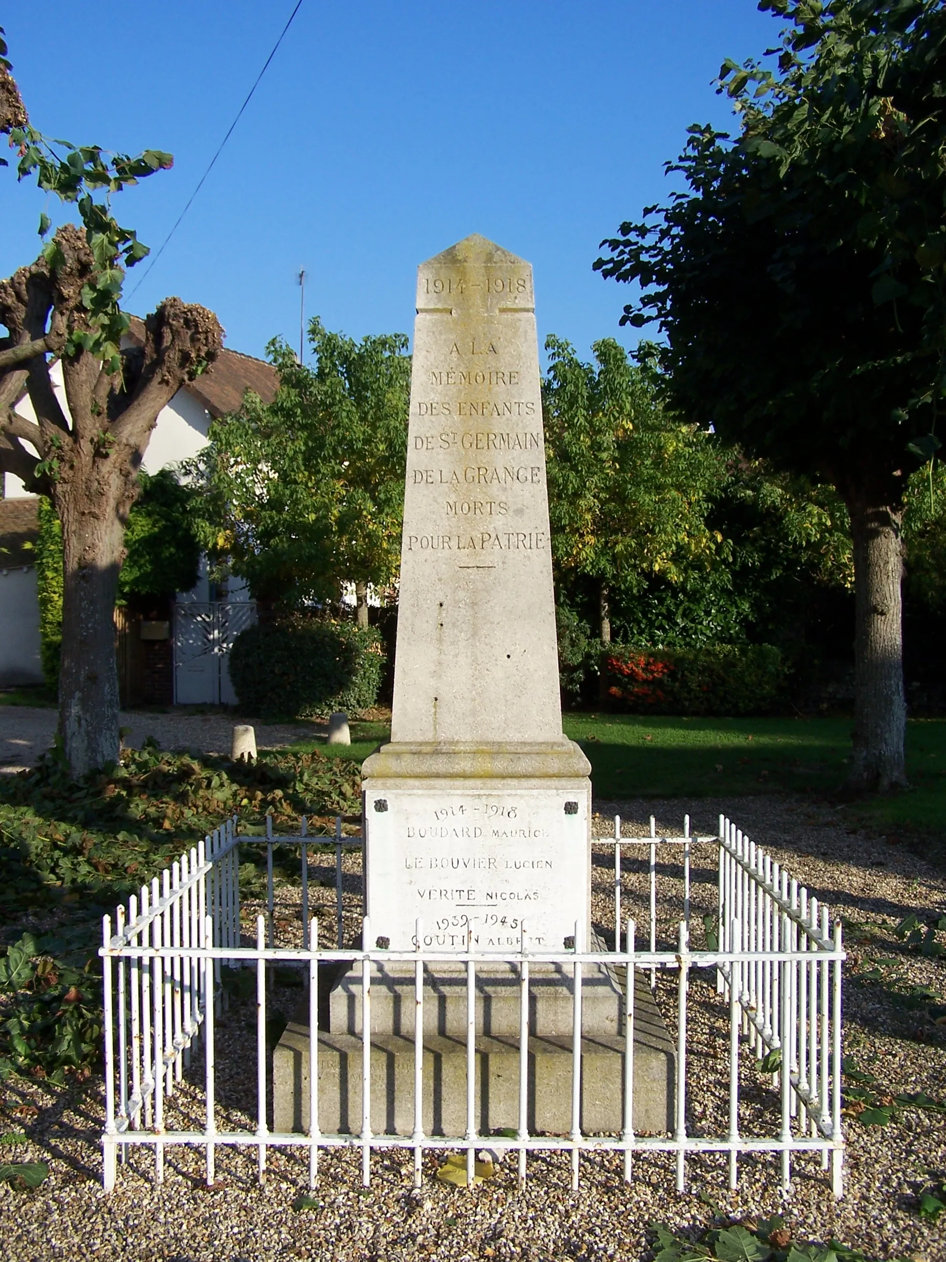 Photo showing: Monument aux morts de Saint-Germain-de-la-Grange (Yvelines, France)