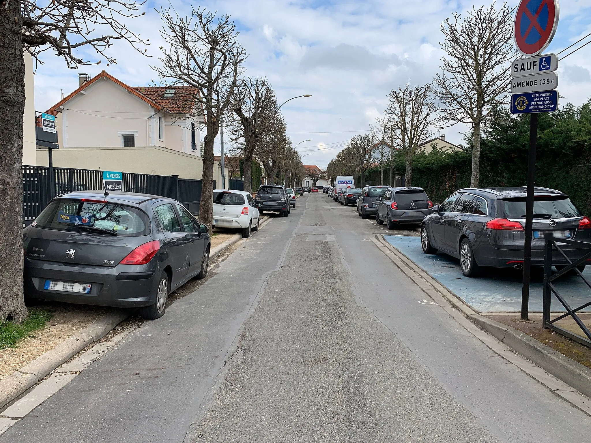 Photo showing: Avenue de la Coopération, Saint-Maur-des-Fossés.