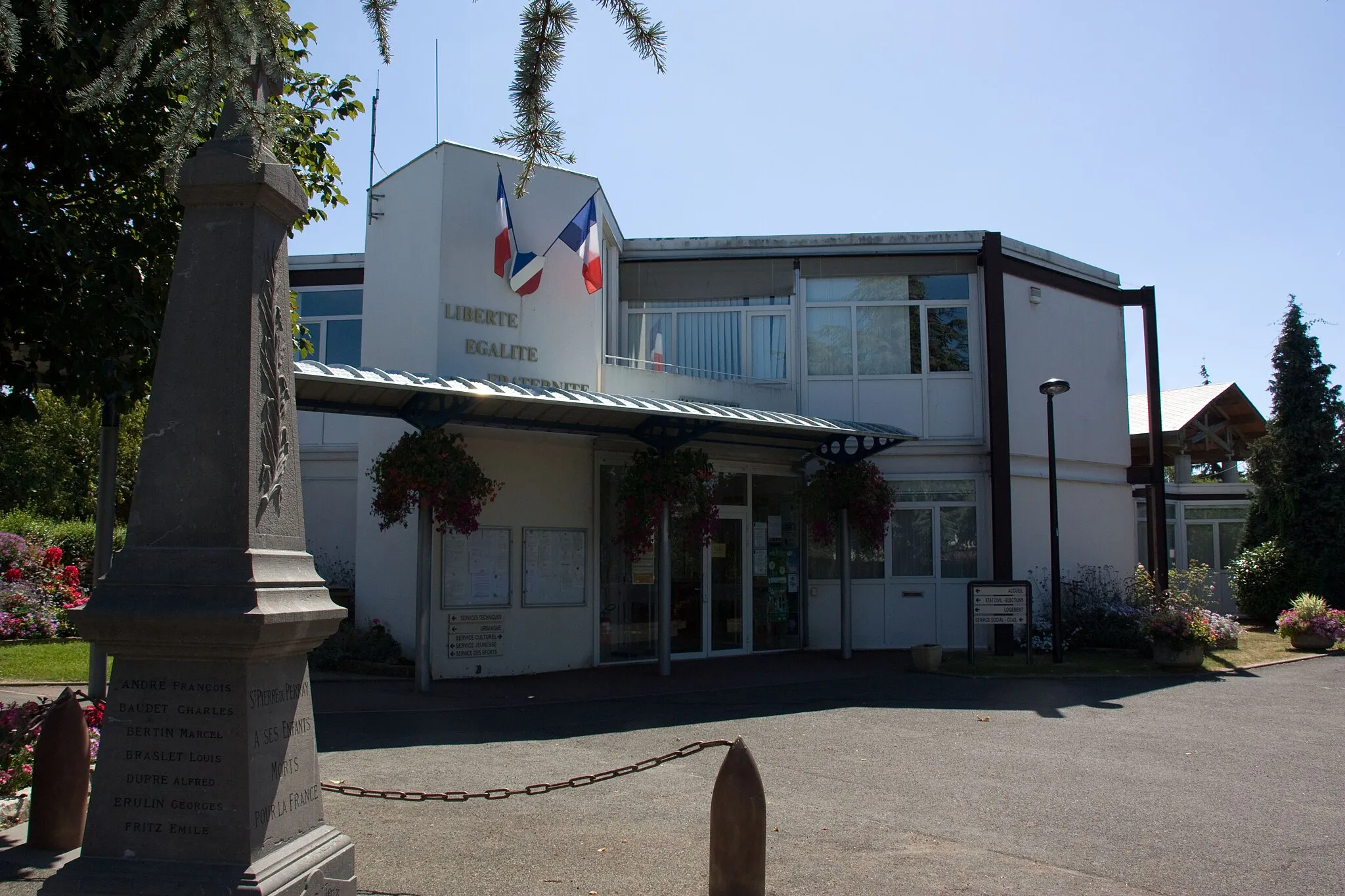 Photo showing: Mairie de Saint-Pierre-du-Perray, Saint-Pierre-du-Perray, Essonne, France