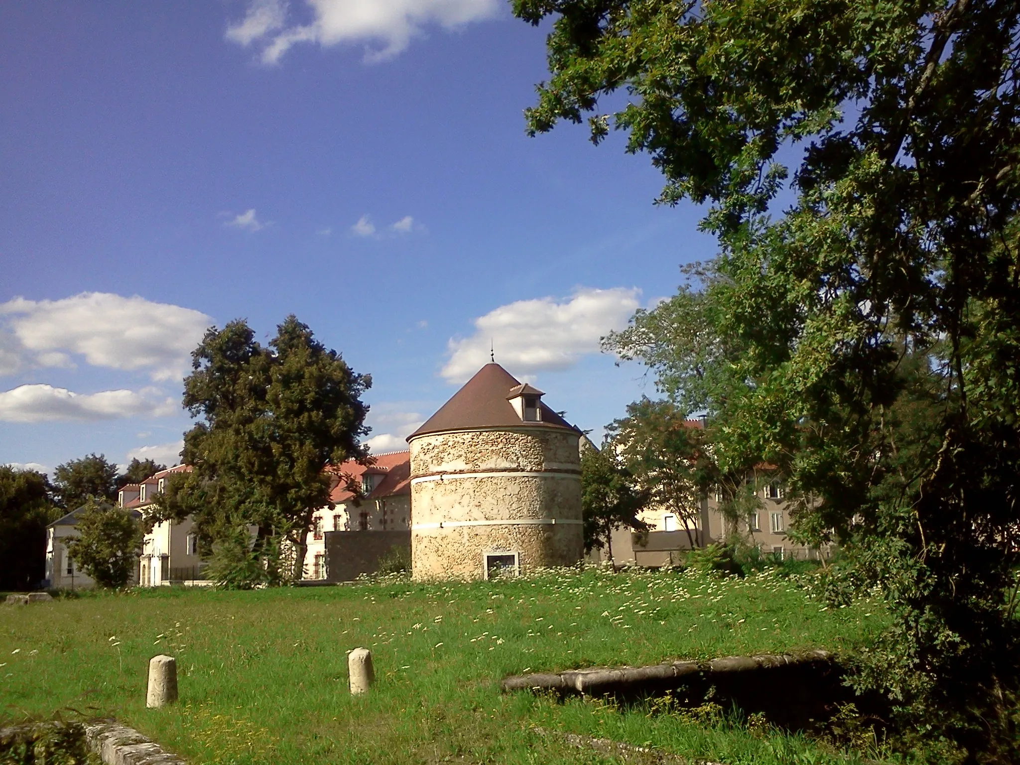 Photo showing: Ancien château de la ville de St-Pierre du Perray