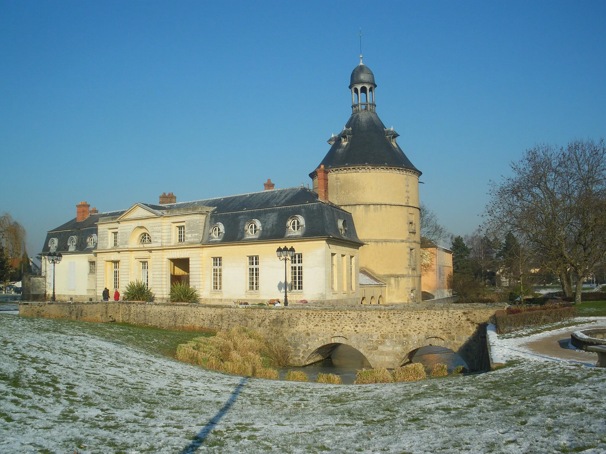 Photo showing: donjon de Sainte Geneviève des Bois