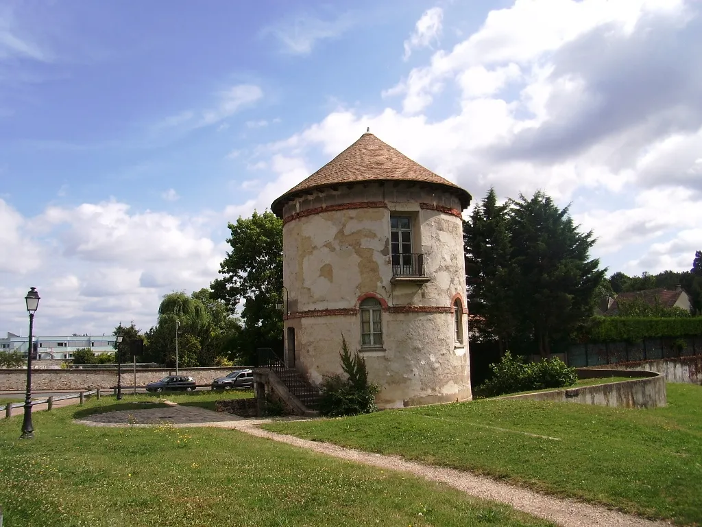 Photo showing: Tour de la ferme de Monthuchet, dite Tour adolphe Adam, Saulx-les-Chartreux (91)