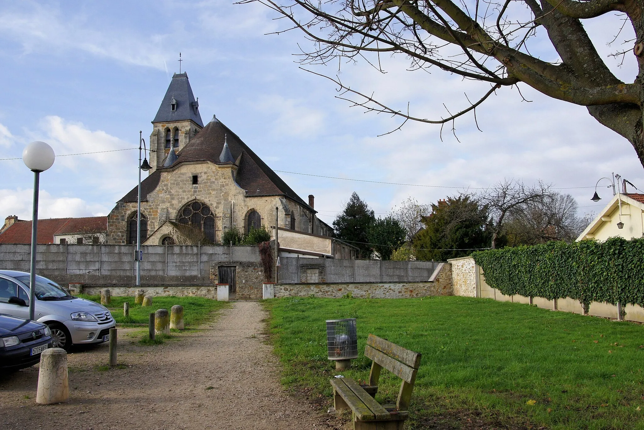 Photo showing: Eglise de Saulx Les Chartreux (XI ème siècle).