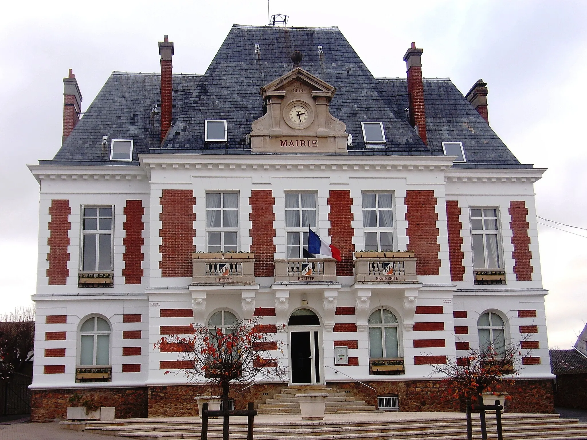 Photo showing: Saulx-les-Chartreux Townhall