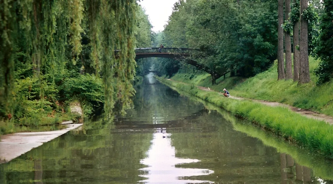 Photo showing: Photo personnelle / personal picture
Canal de l'Ourcq dans la foret de Sevran / Ourcq canal in Sevran's wood

Licensing
fr:Catégorie:Sevran