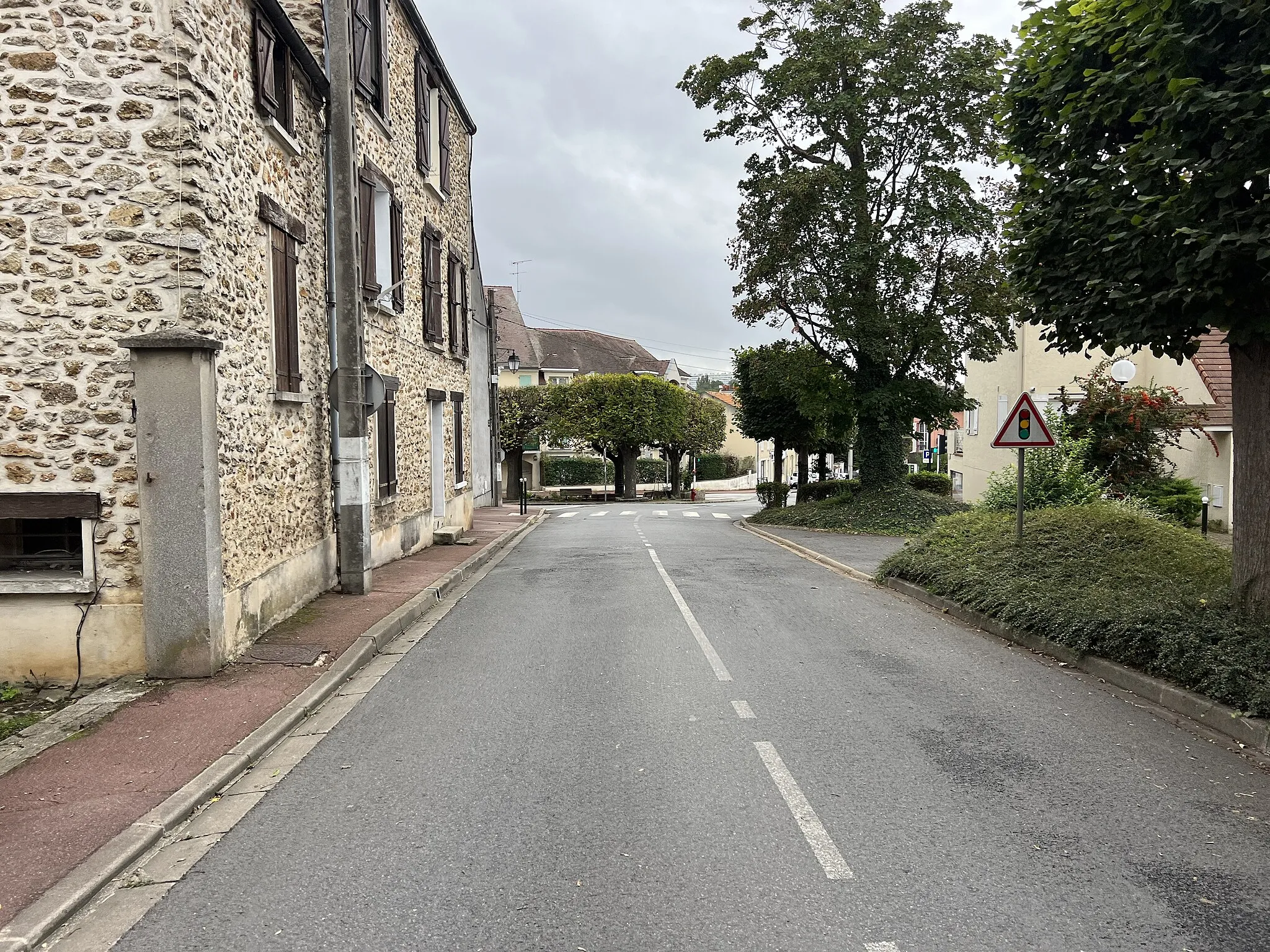 Photo showing: Rue de l'Oiseau, Soisy-sur-Seine.