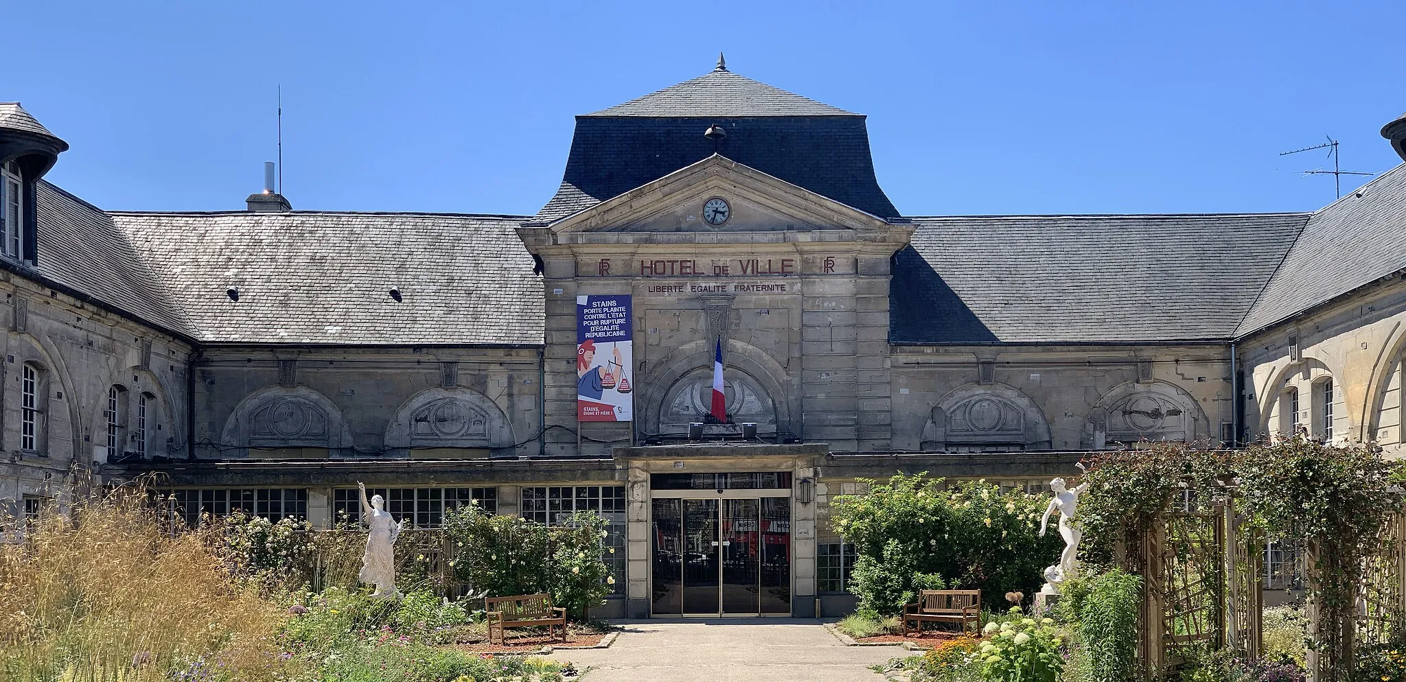 Photo showing: Hôtel de ville de Stains.