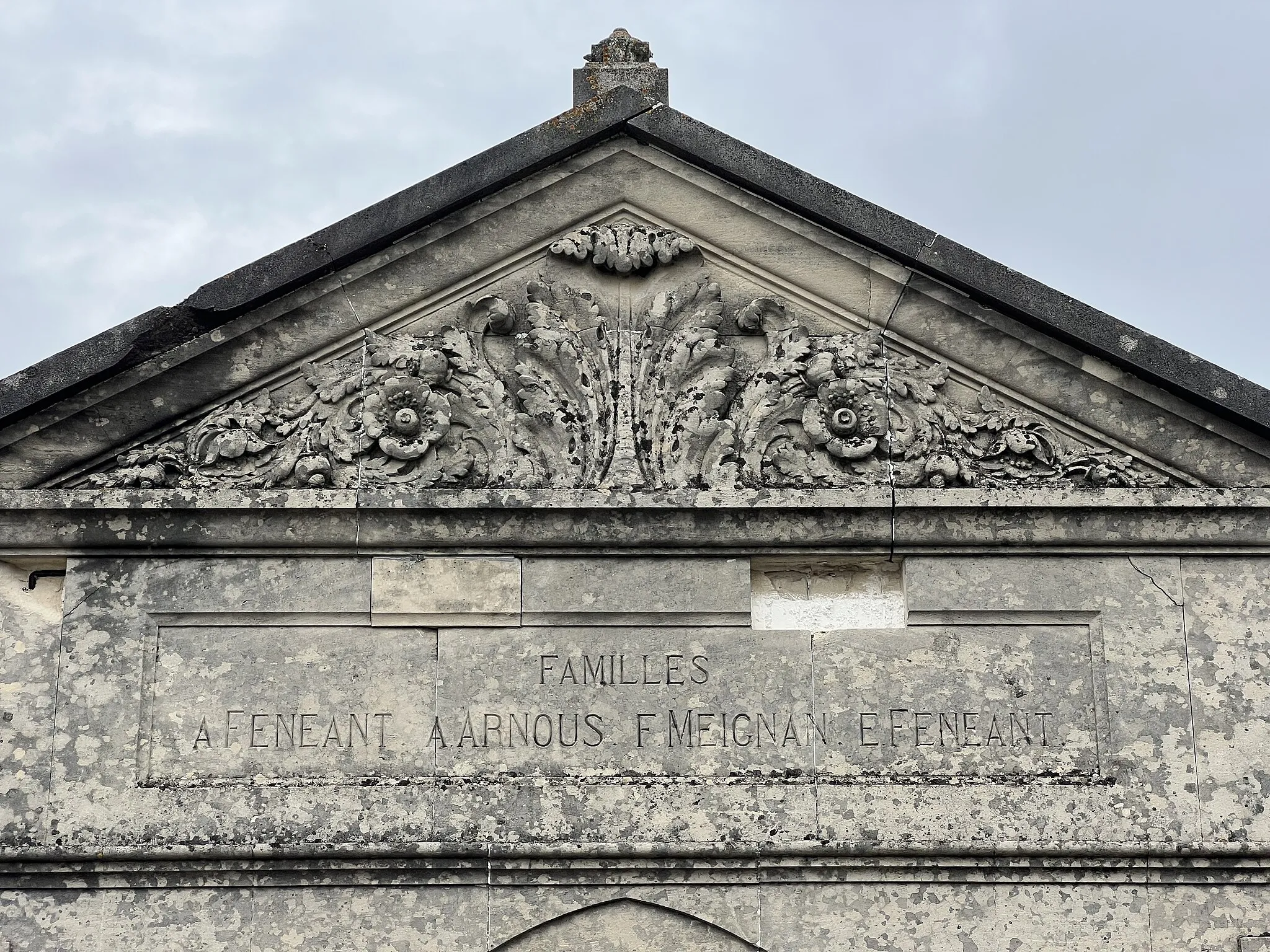 Photo showing: Chapelle funéraire des familles Fénéant - Arnous - Meignan - Fénéant, cimetière ancien de Vaires-sur-Marne.
