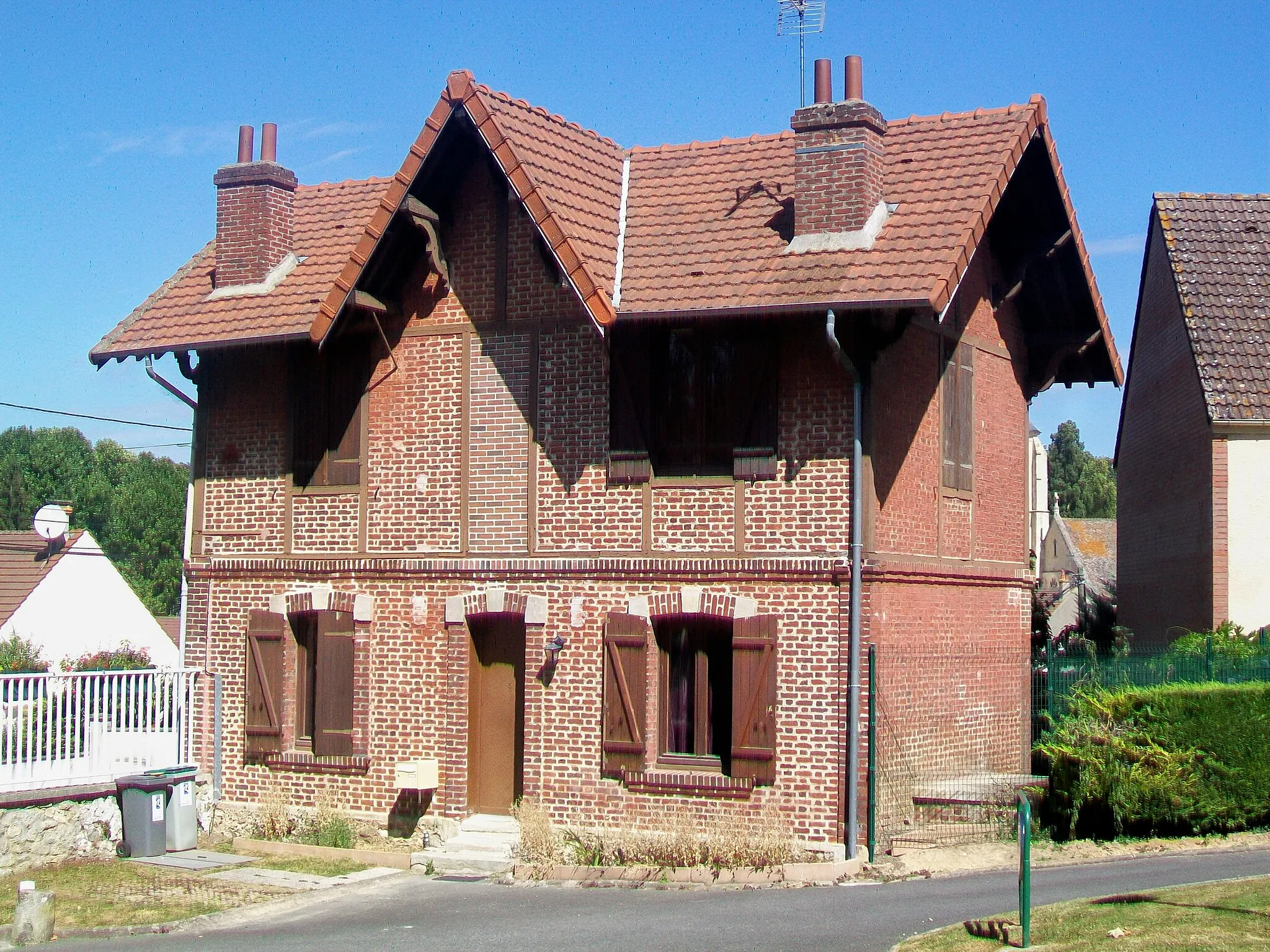 Photo showing: La maison du gardien du château de la Motte.