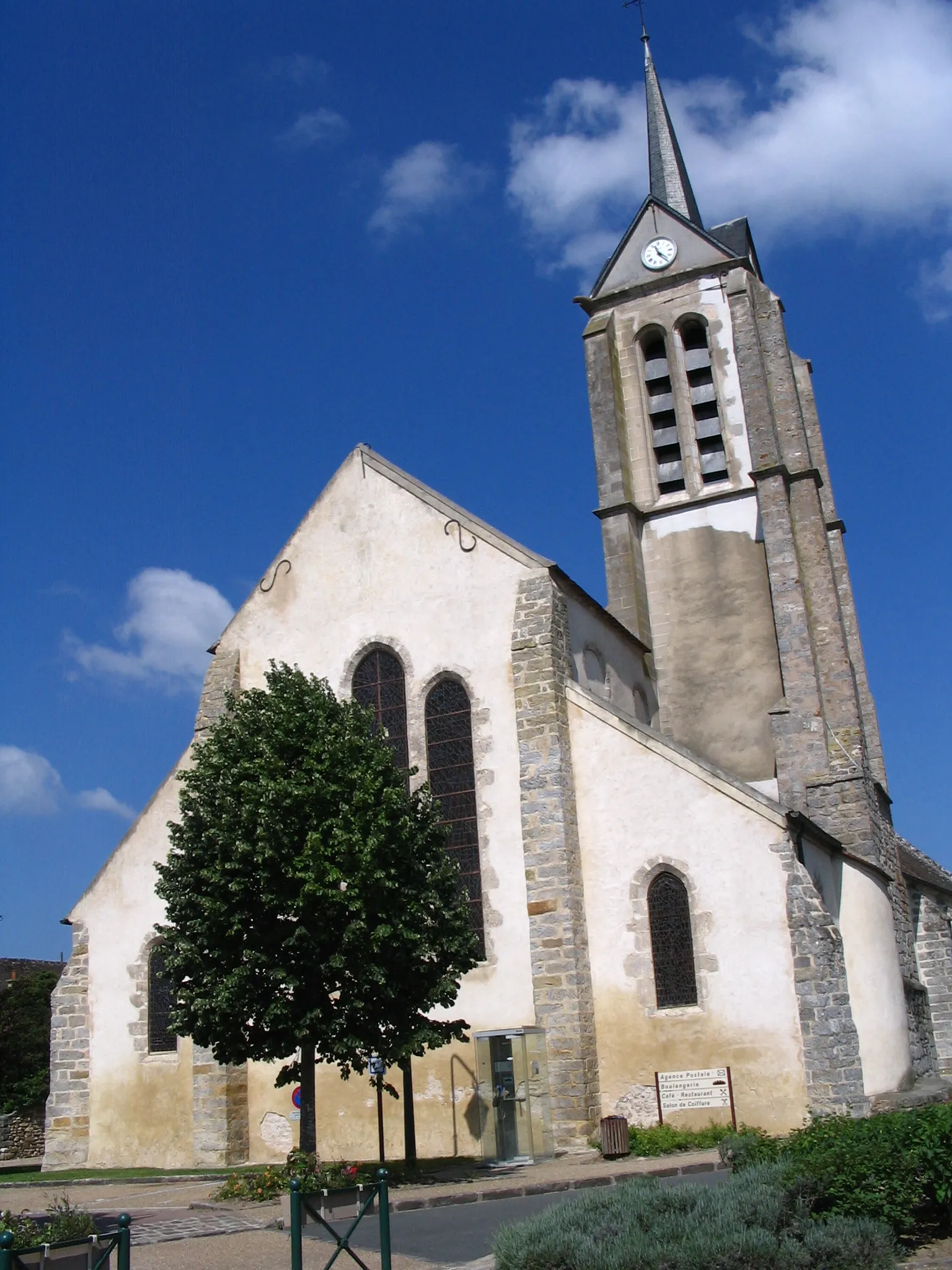 Photo showing: The Saint-Fortuné church of Vernou-sur-Seine, in Vernou-la-Celle-sur-Seine, Seine-et-Marne, France.