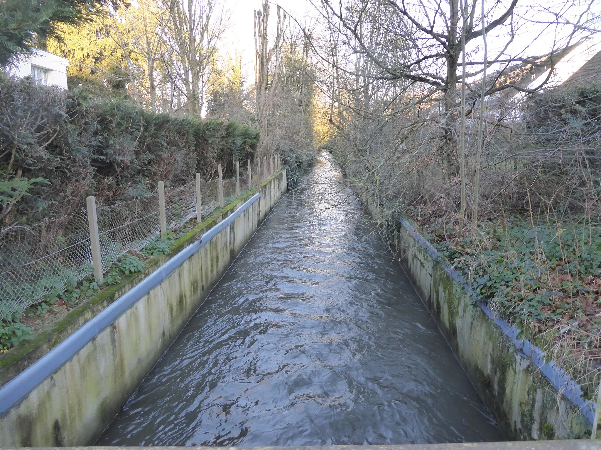 Photo showing: Bièvre à Verrières en amont de la coulée verte