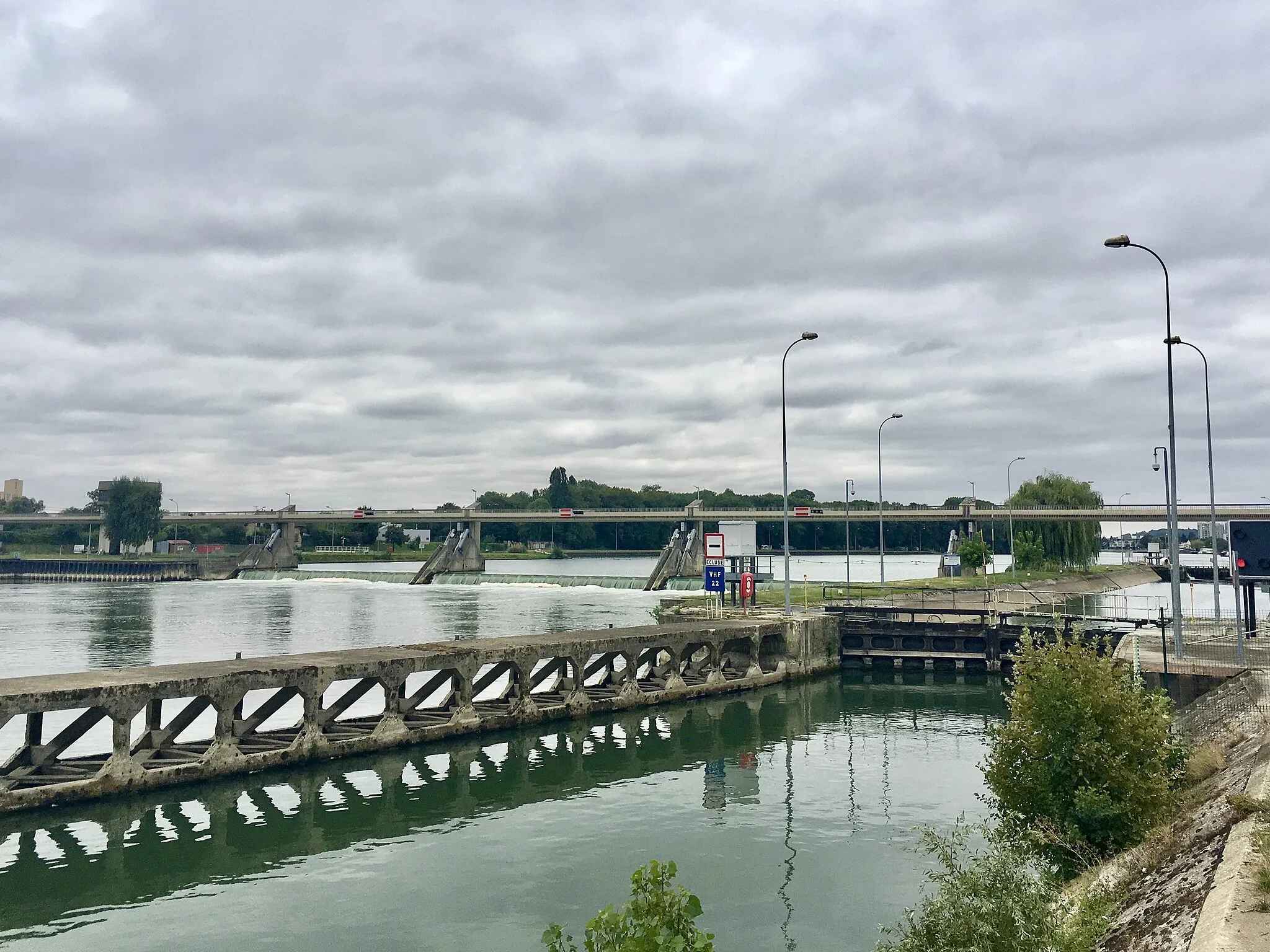 Photo showing: Barrage éclusé d'Ablon-sur-Seine