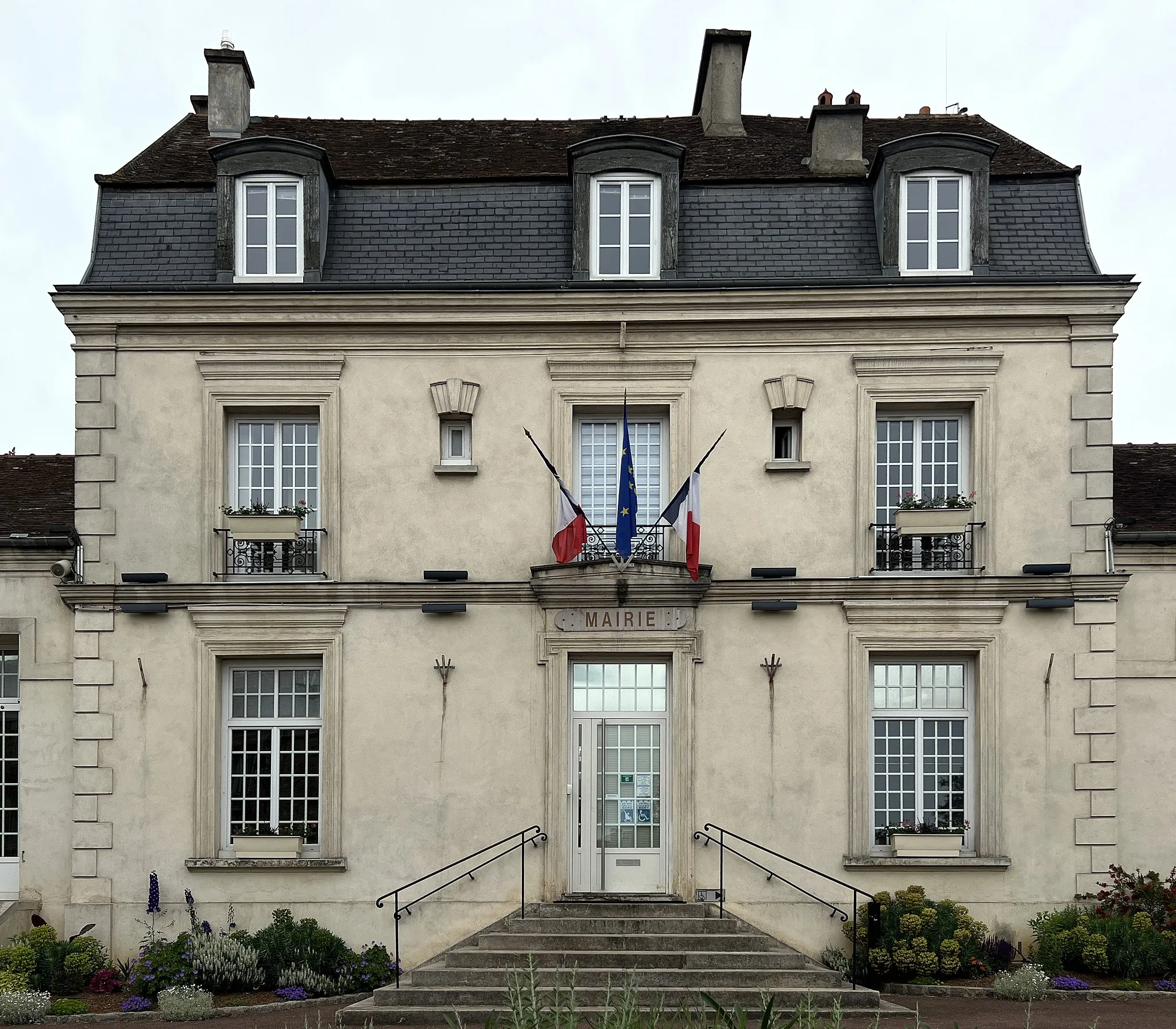 Photo showing: Mairie de Villecresnes.