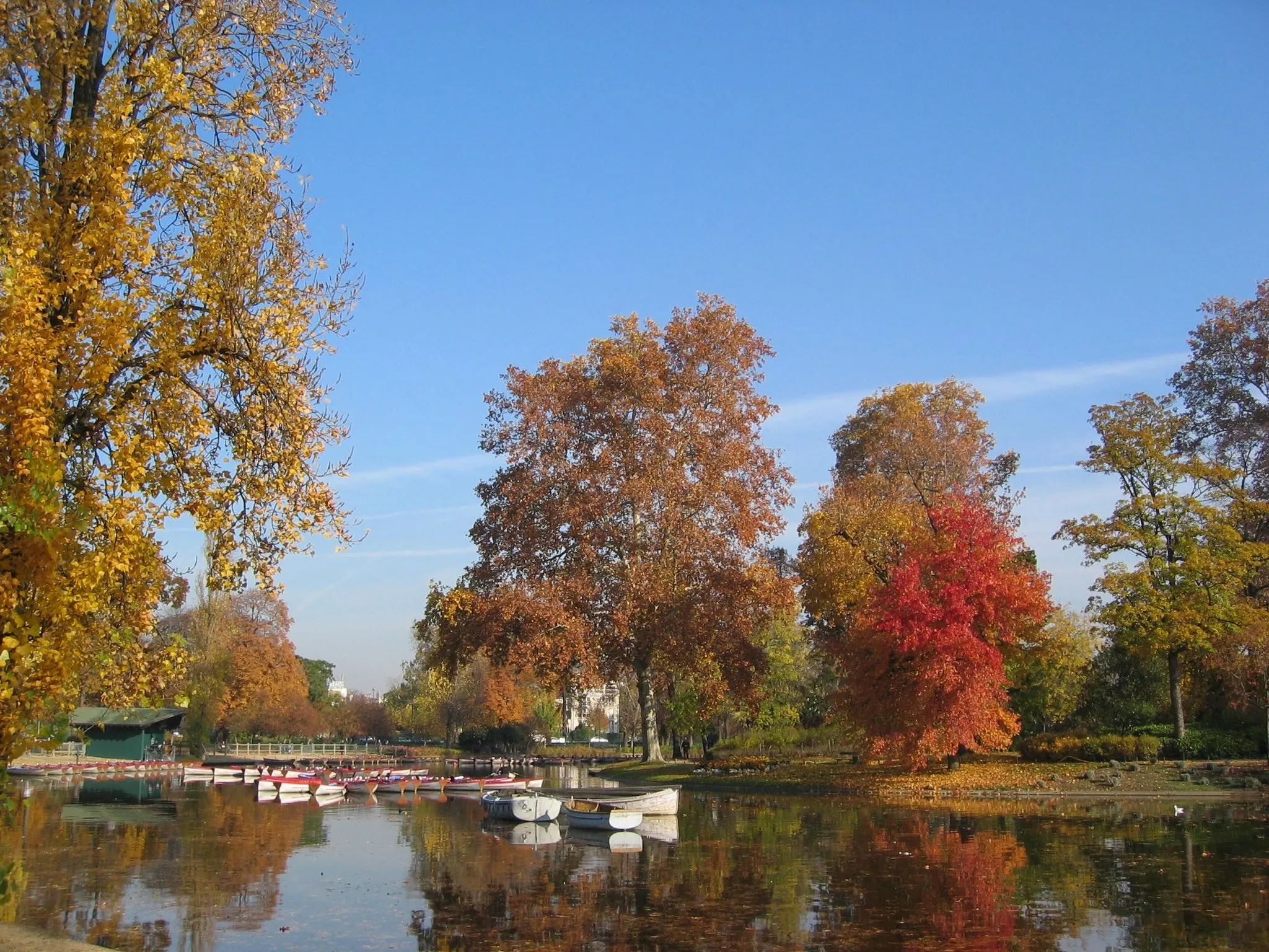 Photo showing: Lac Daumesnil en automne, Bois de Vincennes, Paris XIIe arrondissement