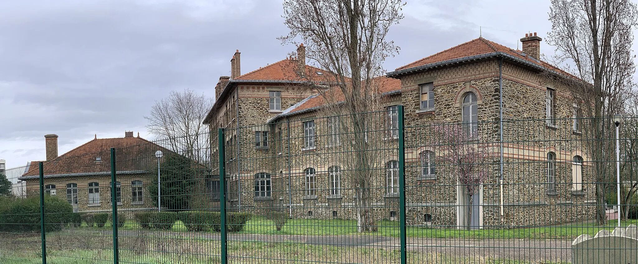 Photo showing: Bâtiment B du lycée Adolphe Chérioux, Vitry-sur-Seine.