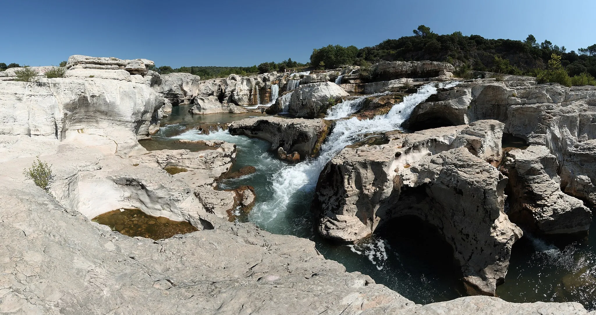 Photo showing: Sautadets Waterfalls on the Cèze river, near Bagnols-sur-Cèze, in the Gard department, south of France