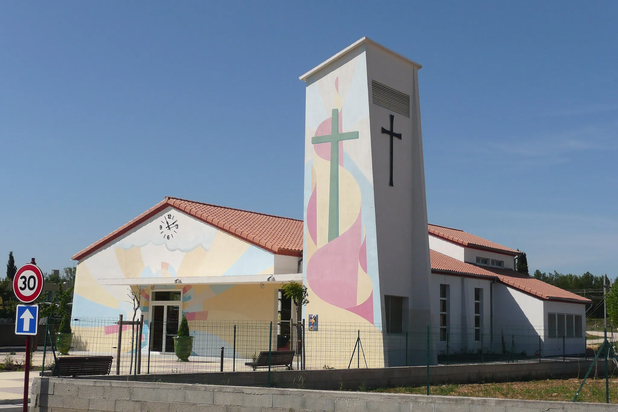 Photo showing: Eglise moderne à Laudun-l'Ardoise.