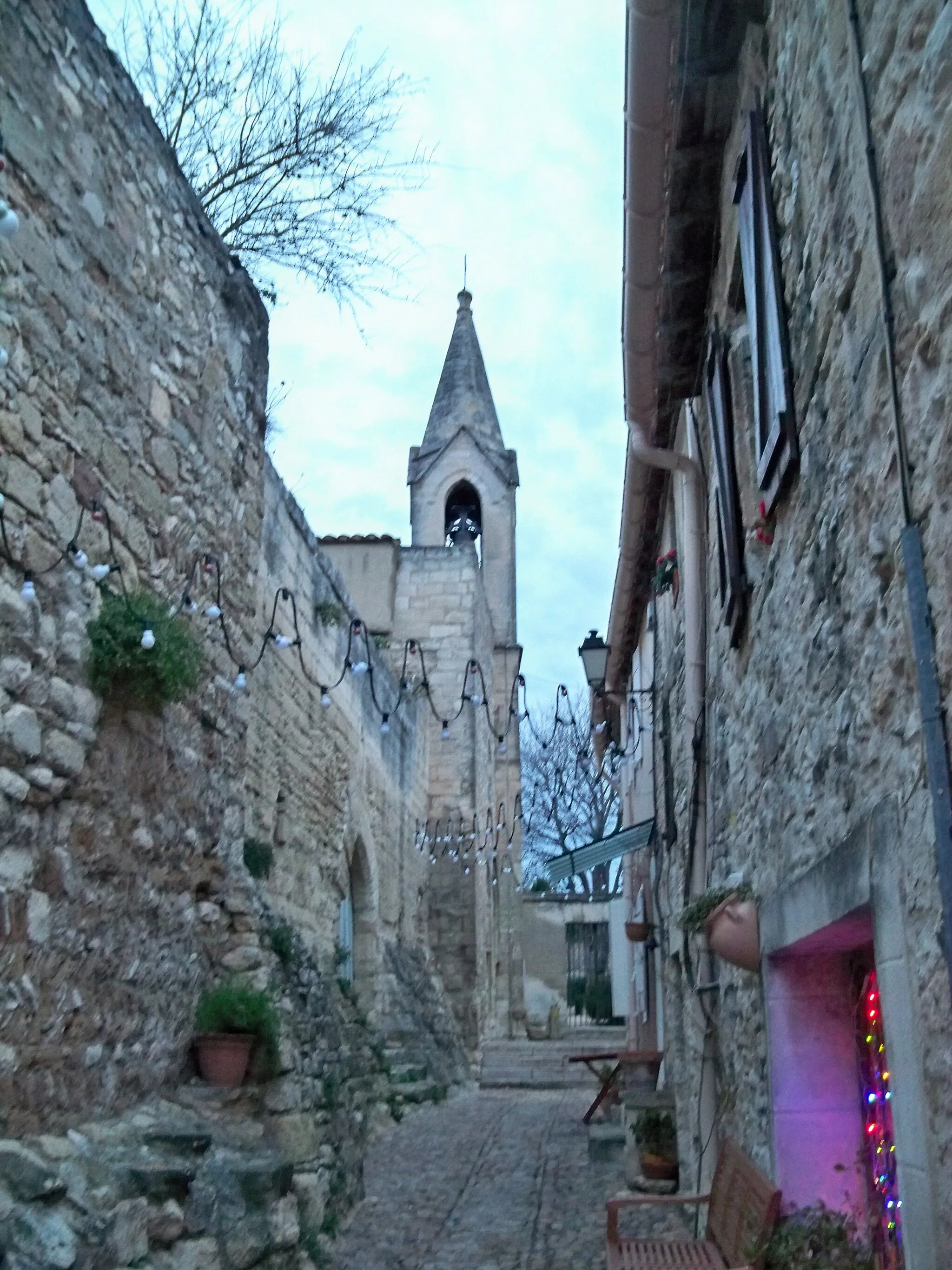 Photo showing: Rue de l'église du vieux village des Angles, Gard, France