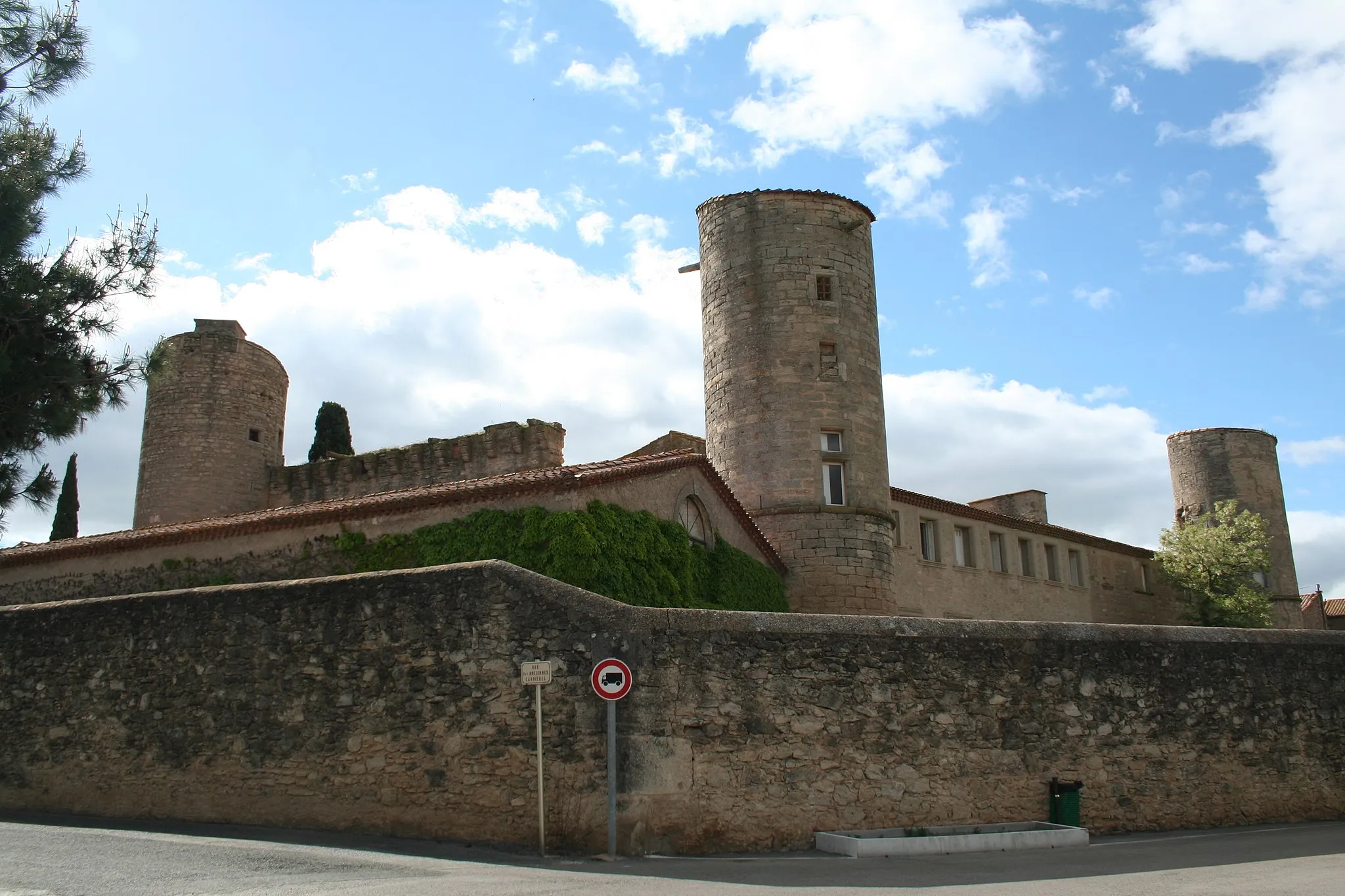 Photo showing: Maureilhan (Hérault) - château, façades nord et ouest.