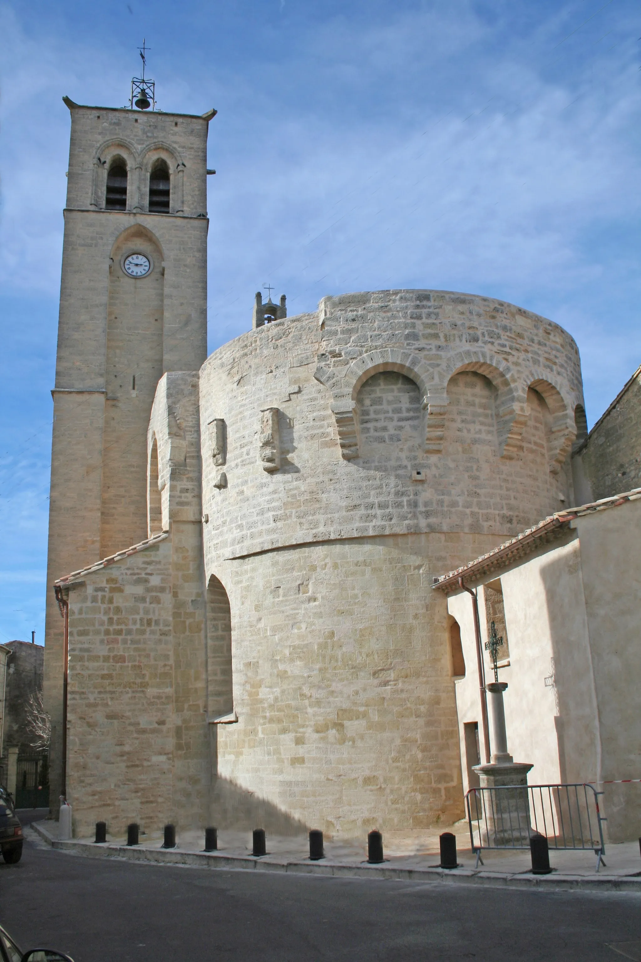 Photo showing: Montblanc (Hérault) - chevet roman de l'église Sainte-Eulalie.