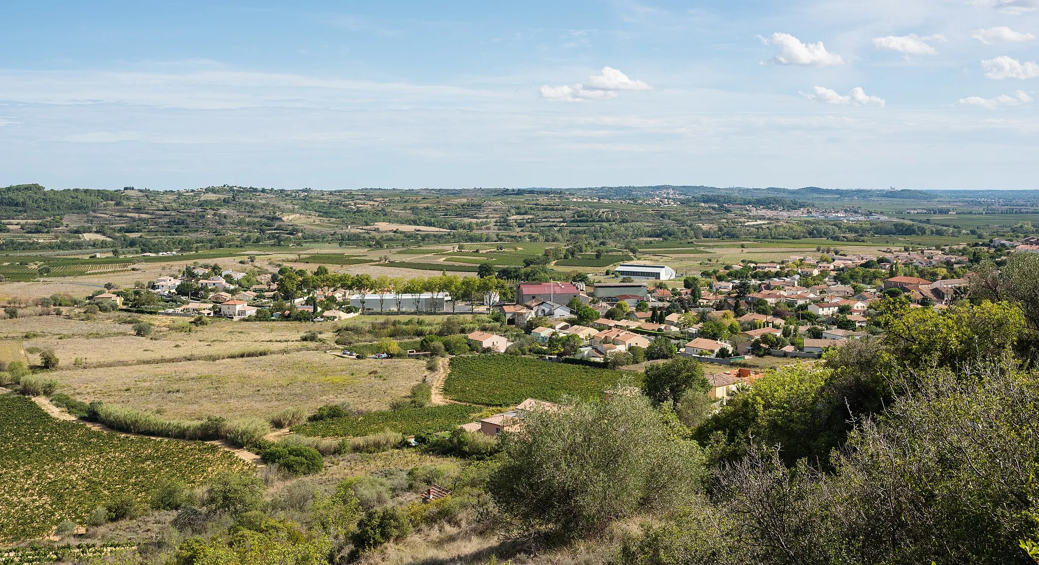 Photo showing: The northern part of the village of Murviel-lès-Béziers, Hérault, France. Seen from Northwest.