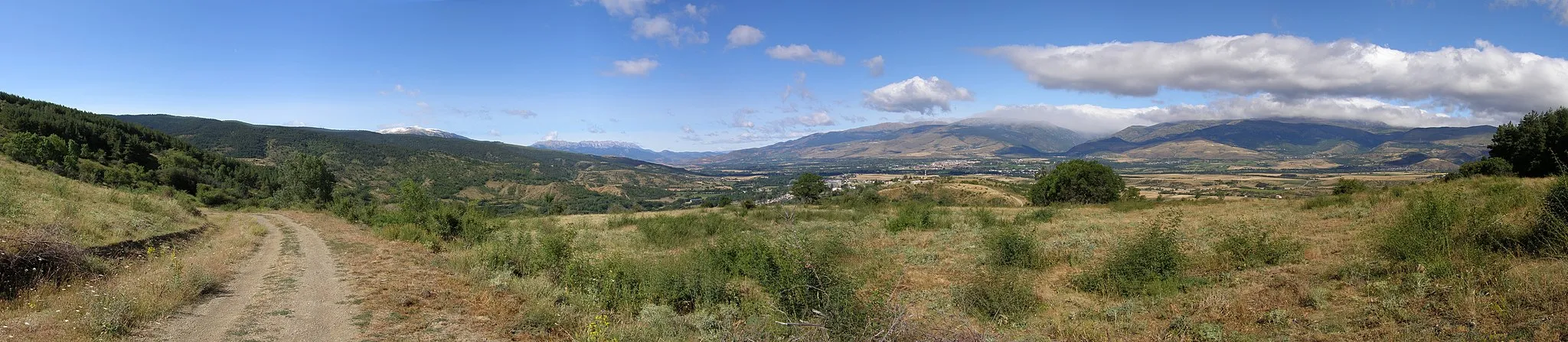 Photo showing: Petit panorama de la vallée d'Osséja sur lequel on peut aussi voir les villes de Bourg-Madame et Puigcerdà.