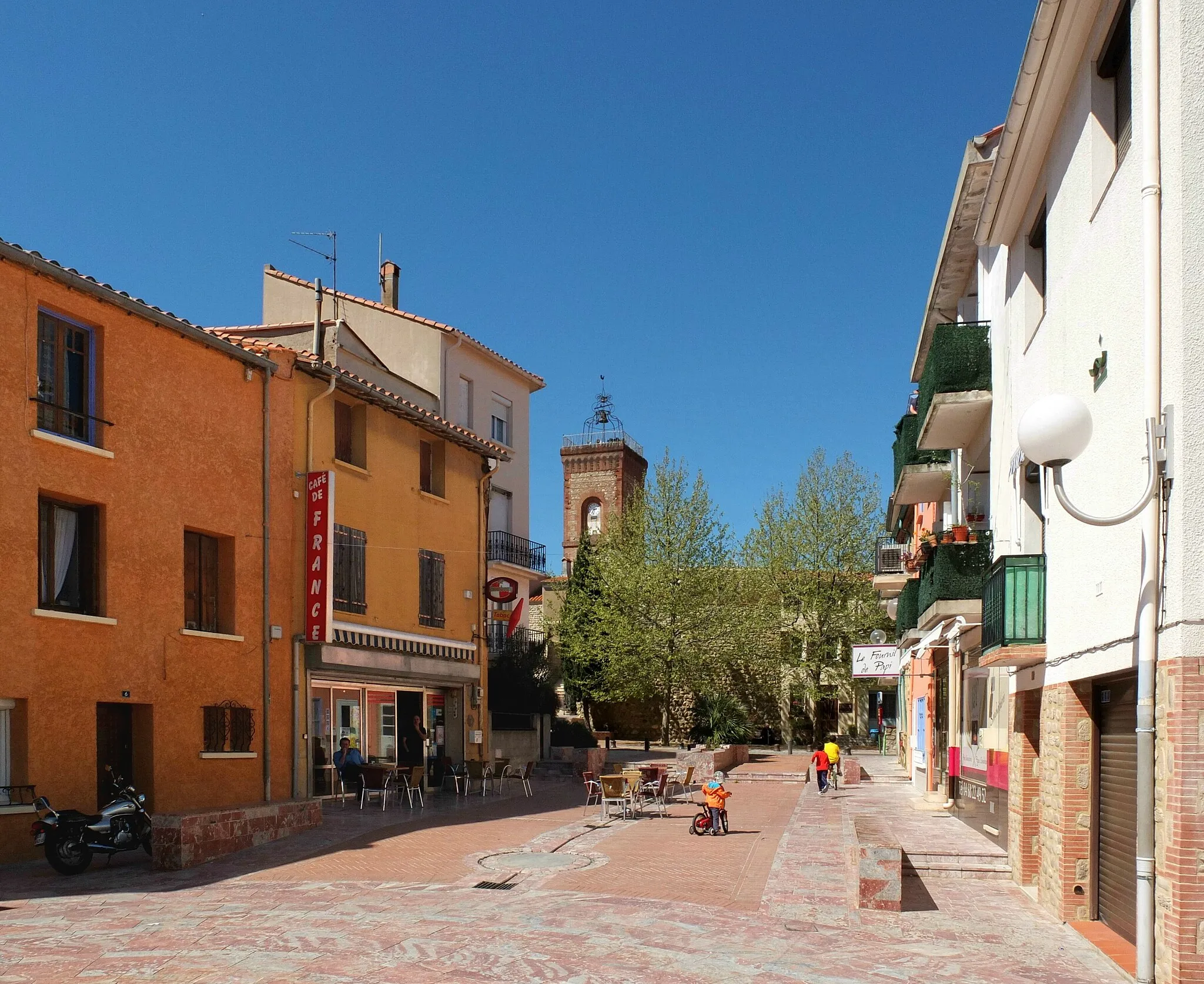 Photo showing: Town center of Palau-del-Vidre, Roussillon, France.