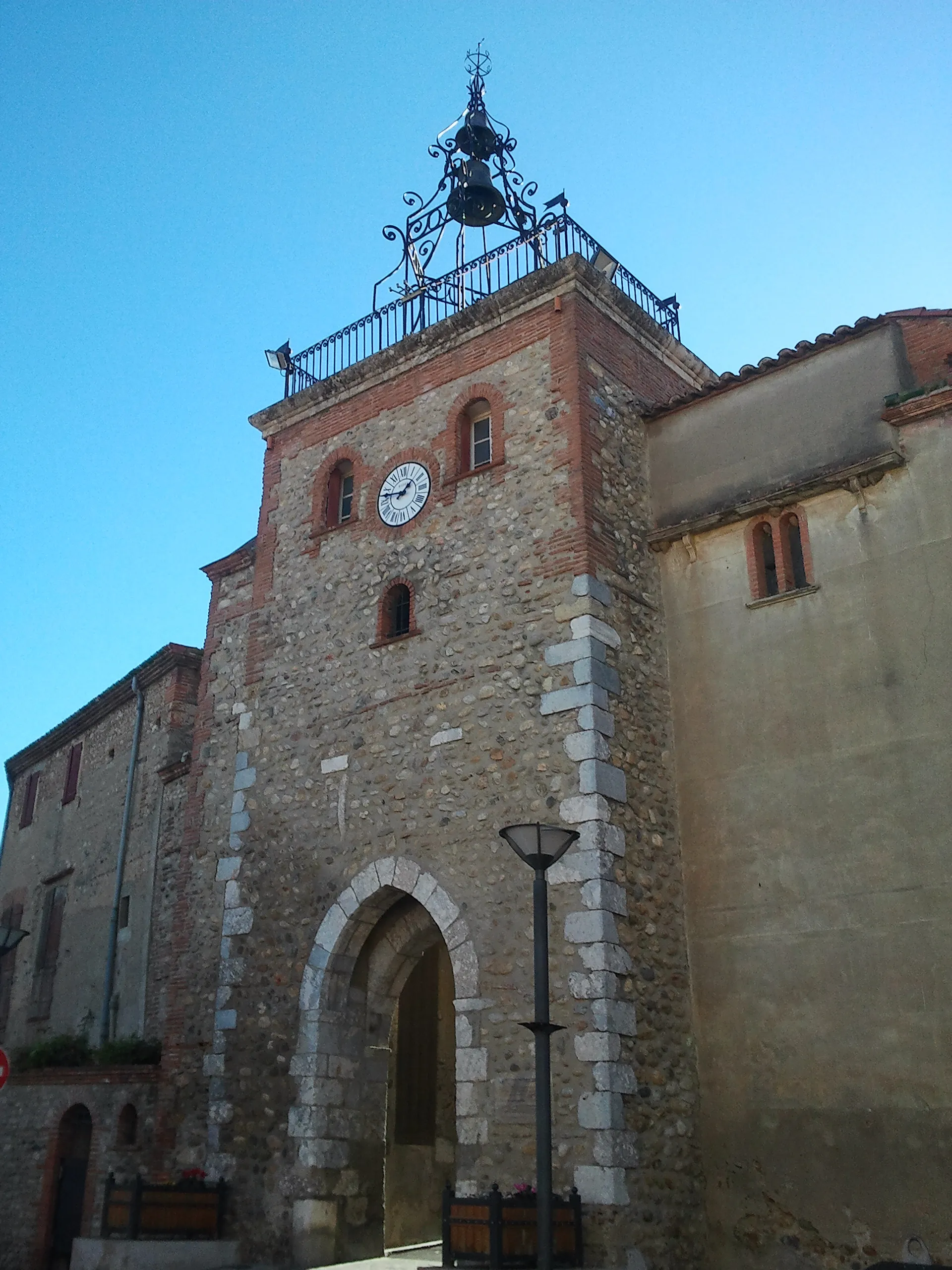 Photo showing: La porte fortifiée de Pézilla-la-Rivière