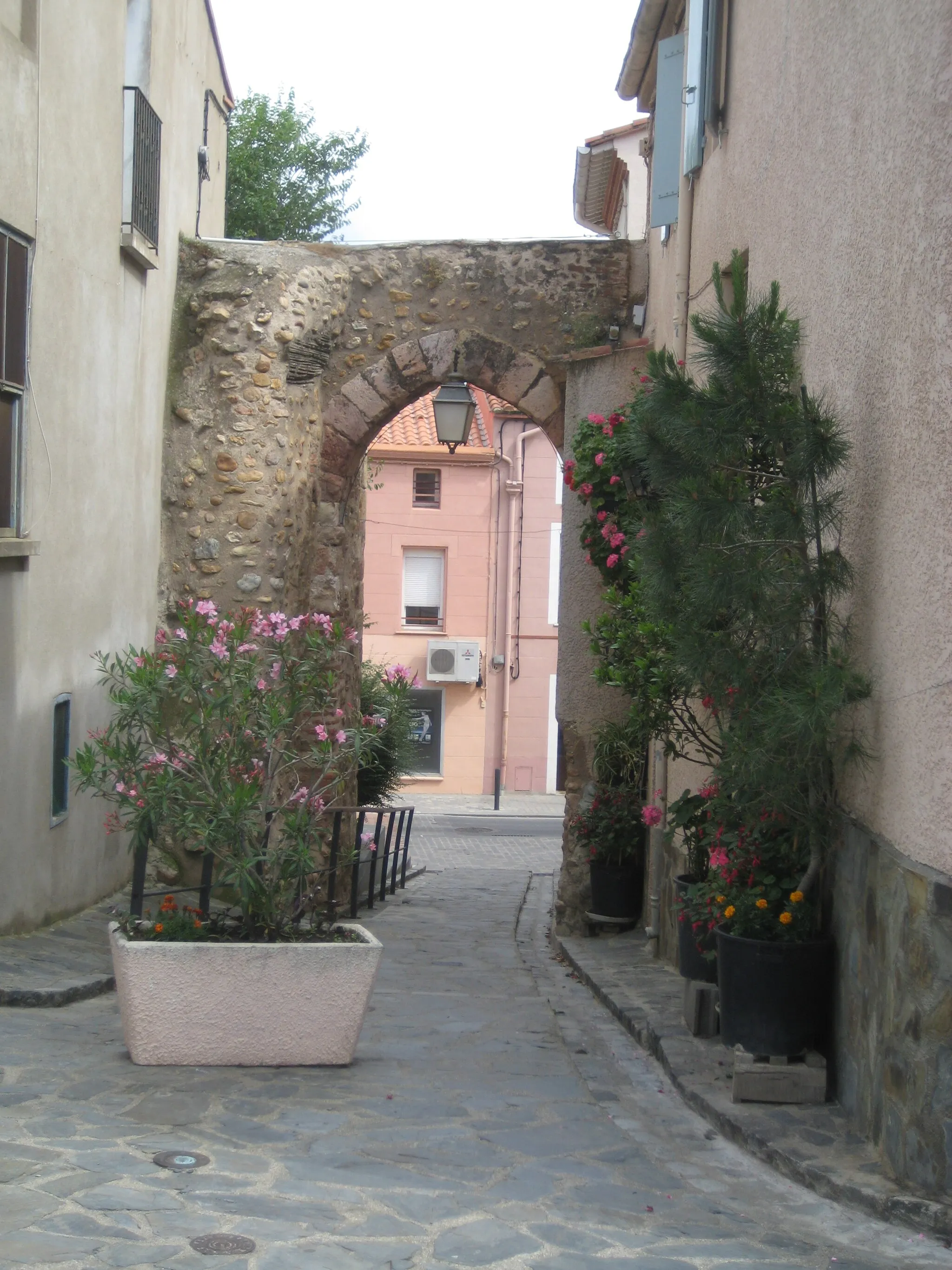 Photo showing: Ruelle au centre de Pollestres