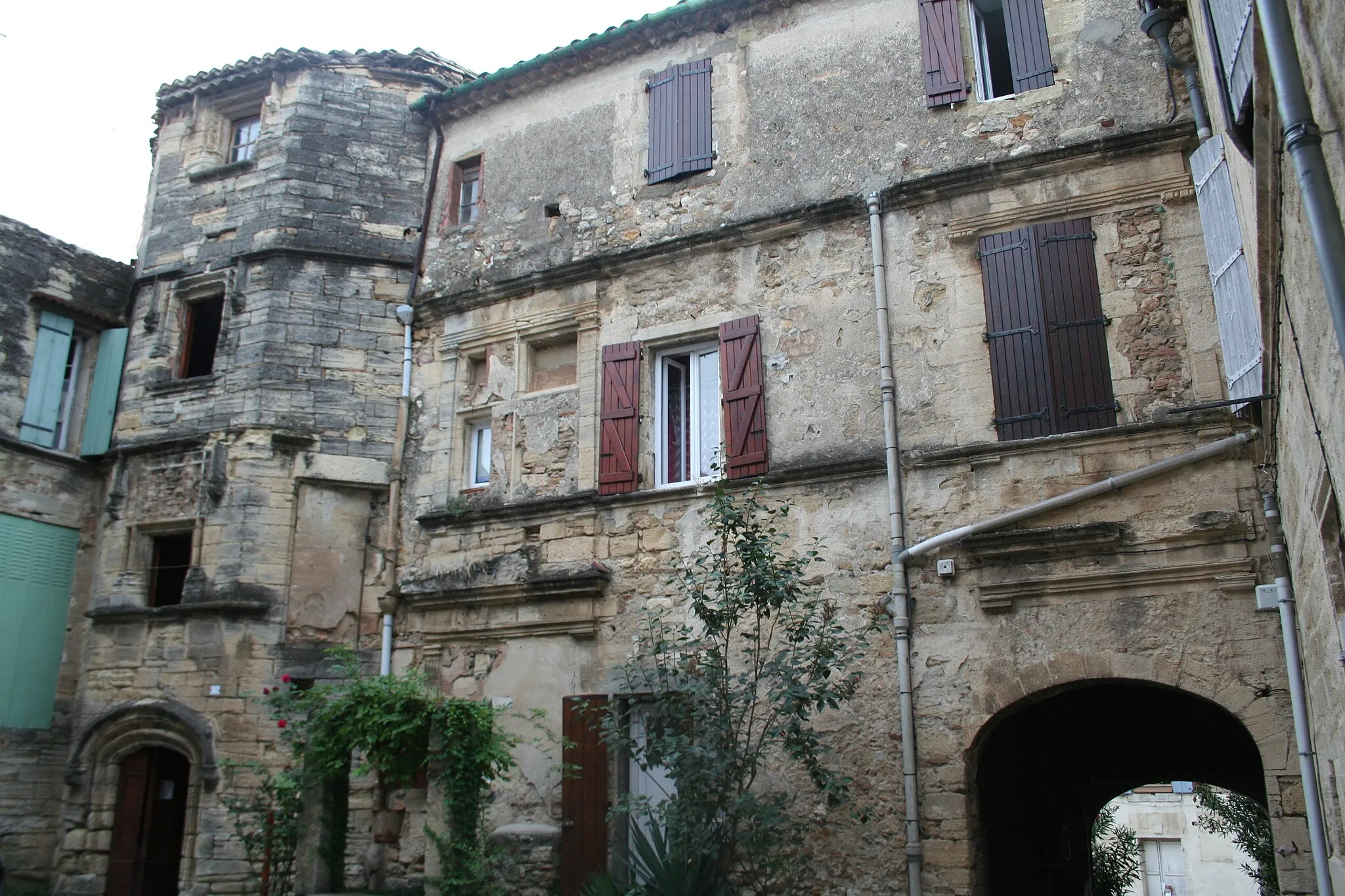 Photo showing: Roujan (Hérault) - château bas - vue générale.